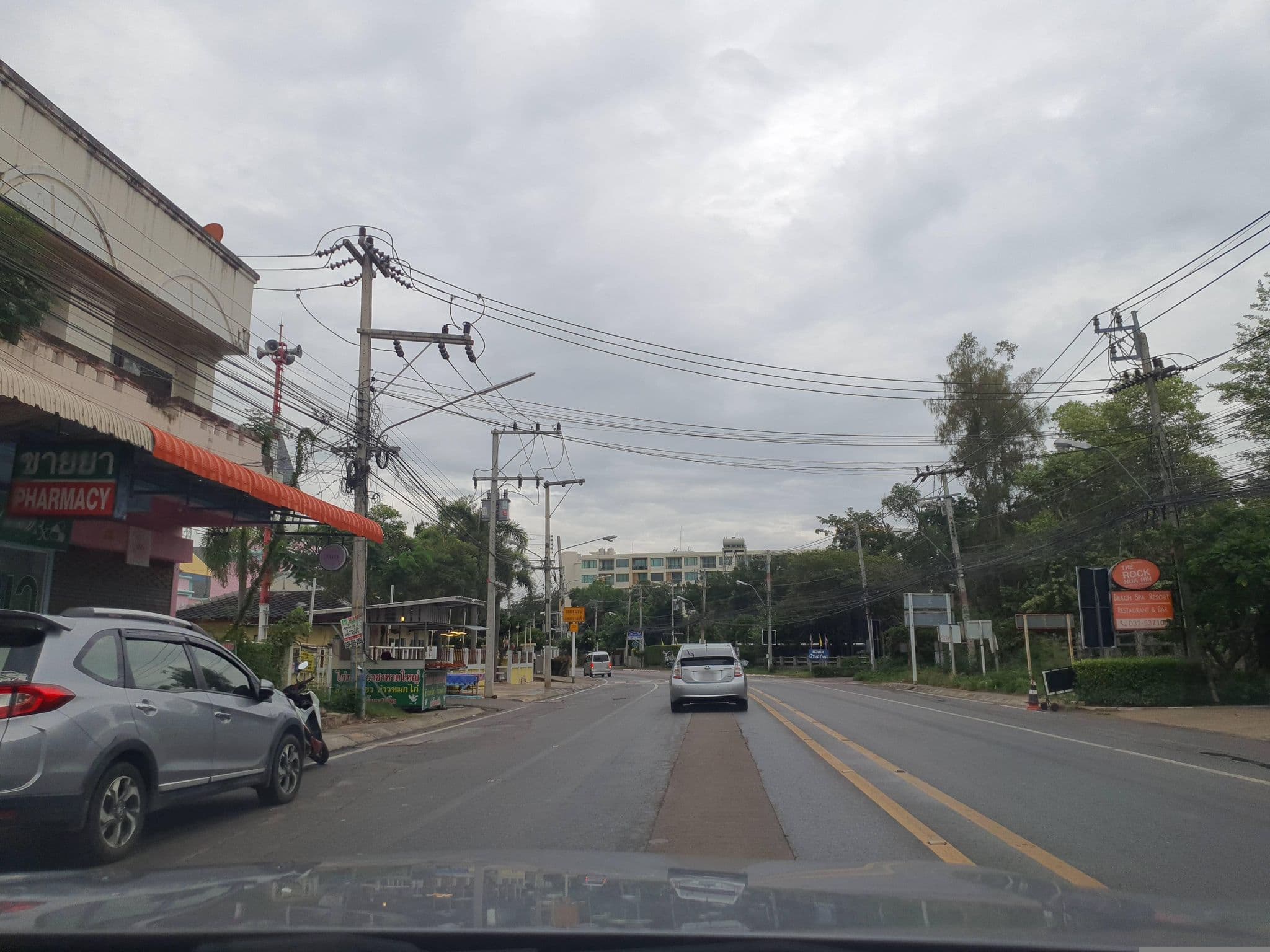 Street view near ใกล้หาดอินน์, Hua Hin — © jrcarlsen (CC BY-SA · Mapillary)