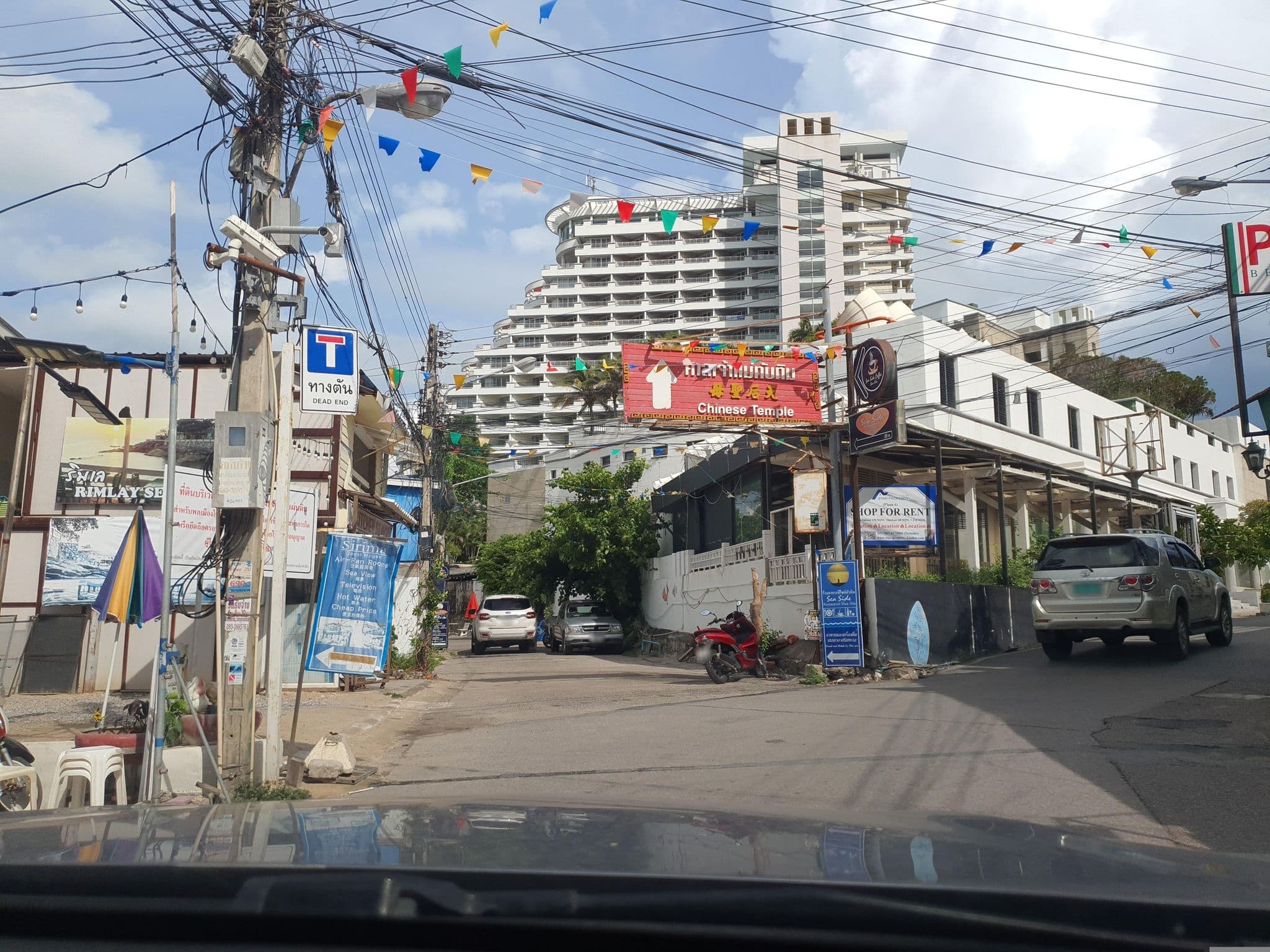 Street view near Bird Guest House, Hua Hin — © jrcarlsen (CC BY-SA · Mapillary)