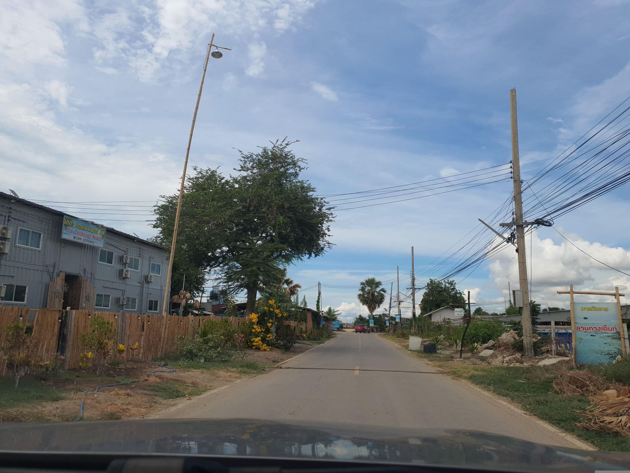 Street view near คอนเทรนเนอร์บีช, Tha Yang — © jrcarlsen (CC BY-SA · Mapillary)