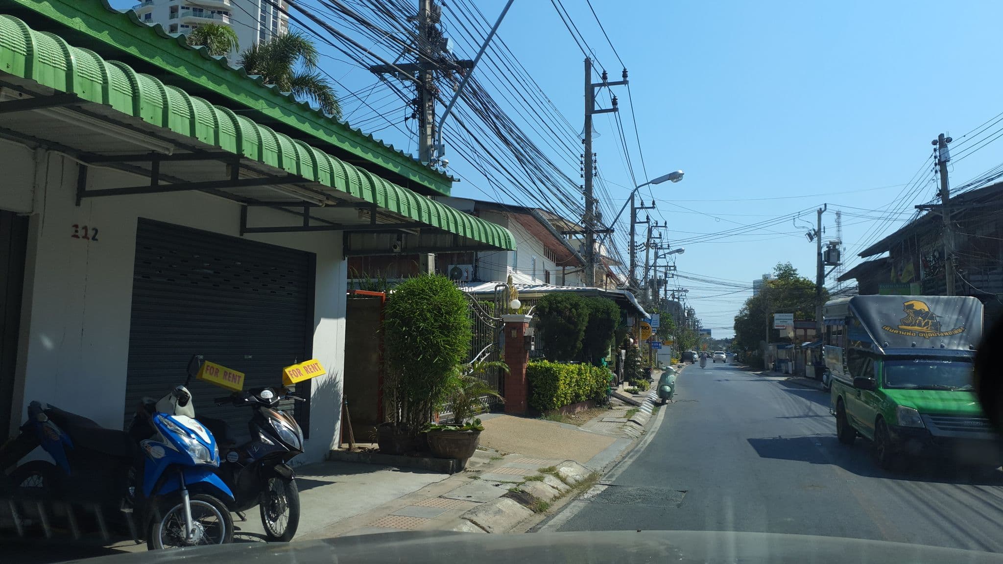Street view near Baan Sea Nam, Hua Hin — © jrcarlsen (CC BY-SA · Mapillary)