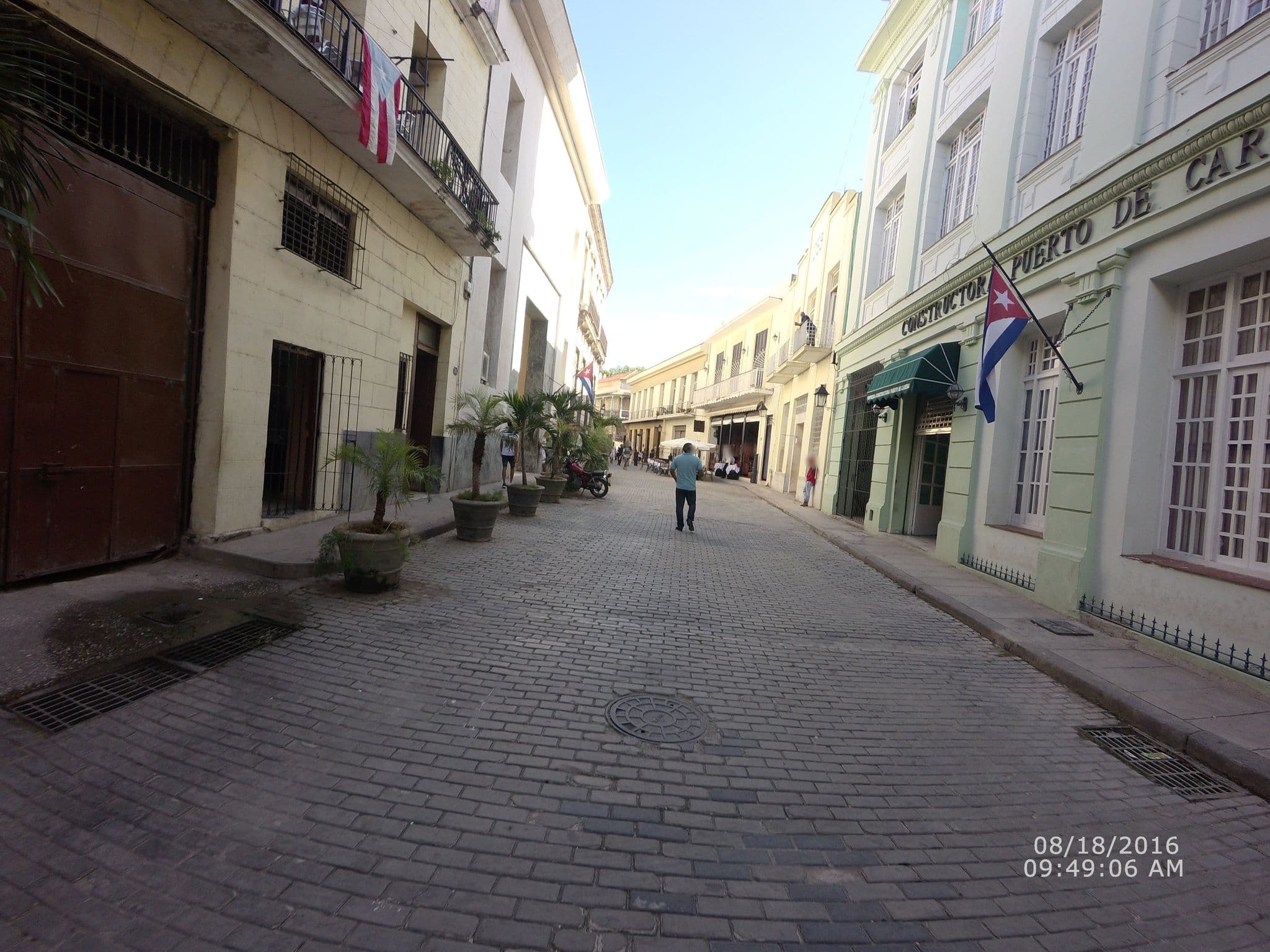 Street view near Casa Guillermo, La Habana Vieja
