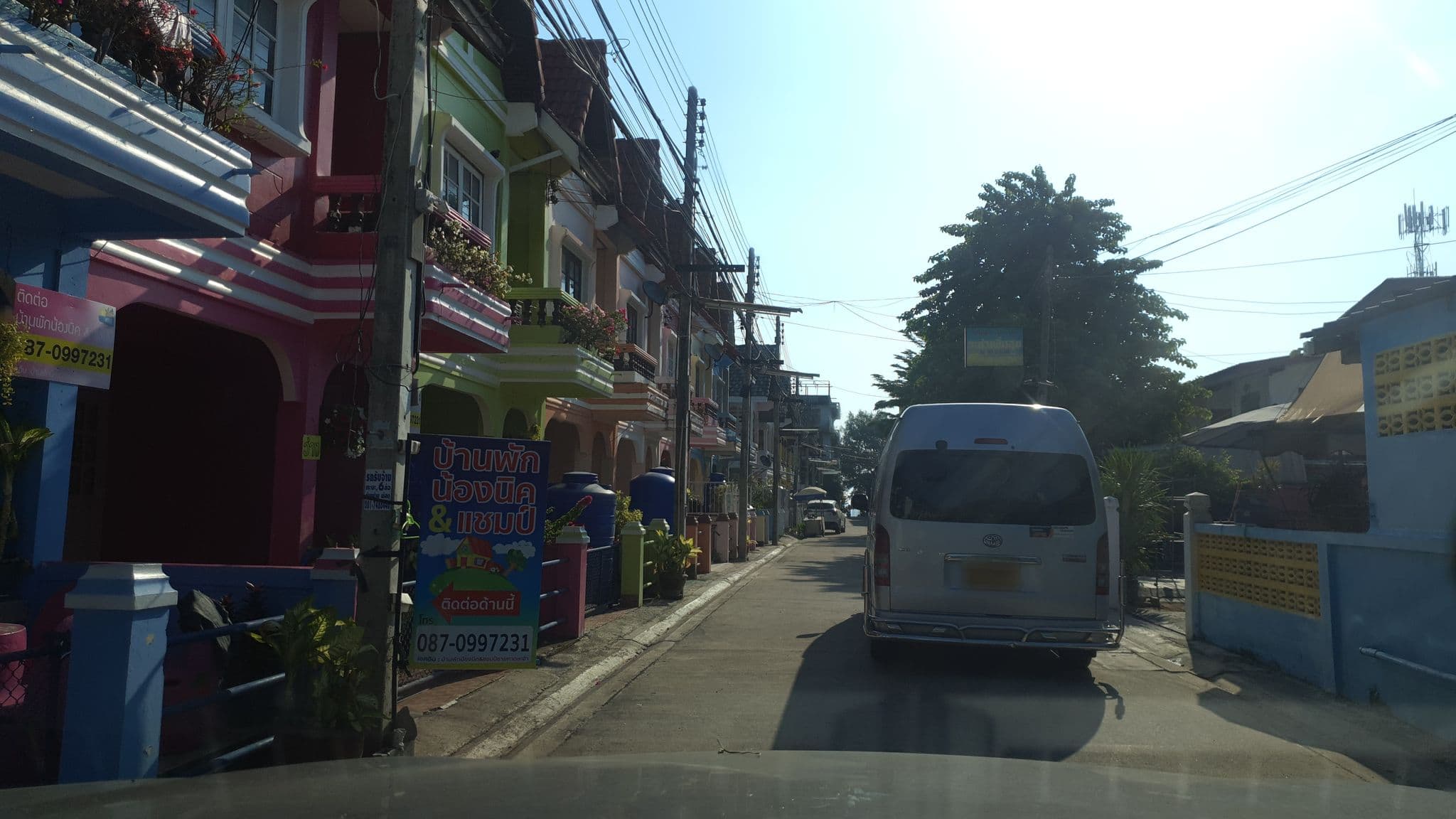 Street view near บ้านพักน้องนิค&แชมป์ ชายหาดชะอำ, Cha-am — © jrcarlsen (CC BY-SA · Mapillary)