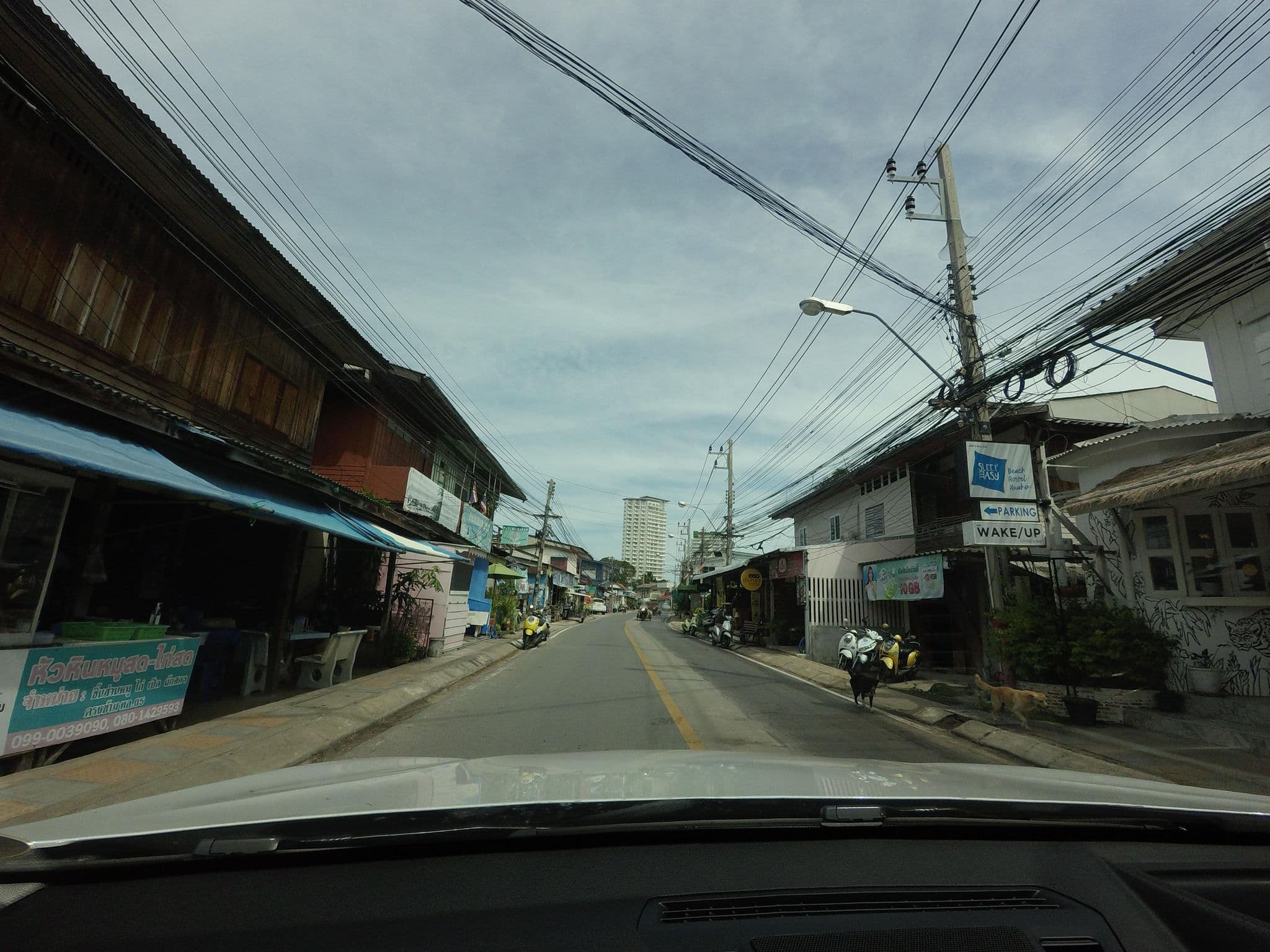 Street view near บ้านกางมุ้ง (Baan Kang Mung), Hua Hin — © mishari (CC BY-SA · Mapillary)