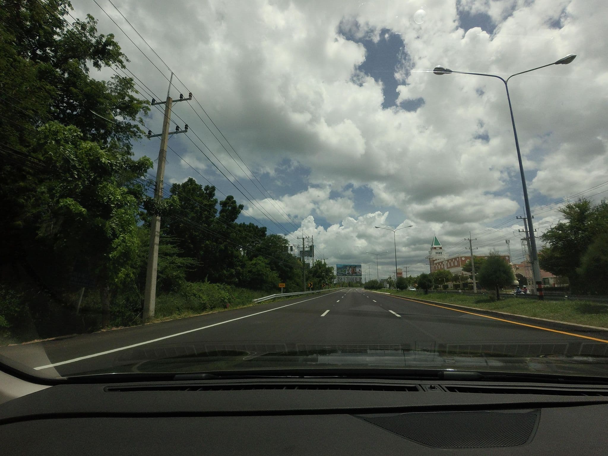 Street view near Vie Hotel Huahin, Hua Hin — © mishari (CC BY-SA · Mapillary)