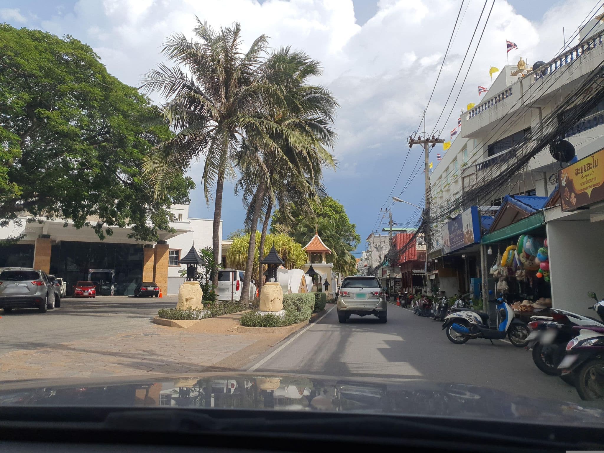 Street view near Sirin Hotel, Hua Hin — © jrcarlsen (CC BY-SA · Mapillary)