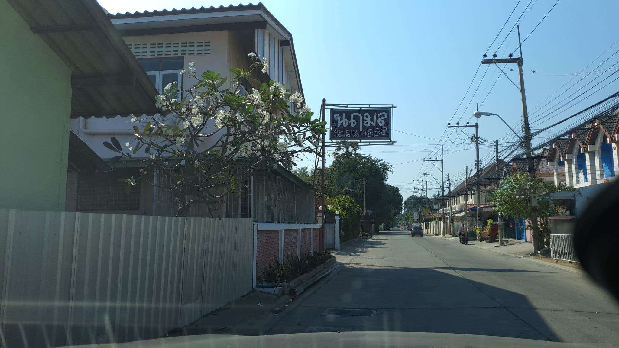 Street view near The Bath Medi Cottage, Cha-am — © jrcarlsen (CC BY-SA · Mapillary)