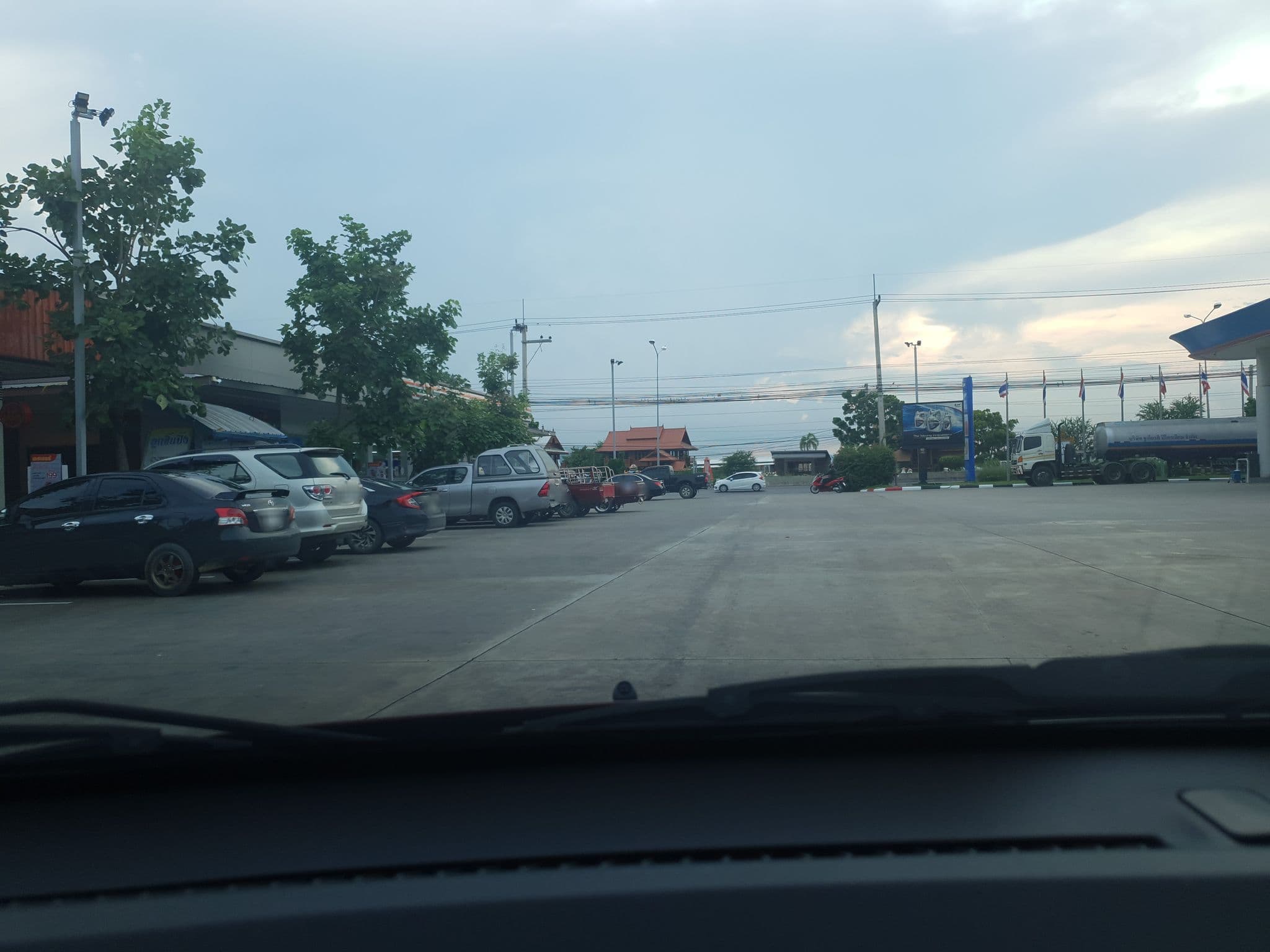 Street view near ชะอำ ฟิชชิ่ง รีสอร์ท, Tha Yang — © jgauvasu (CC BY-SA · Mapillary)
