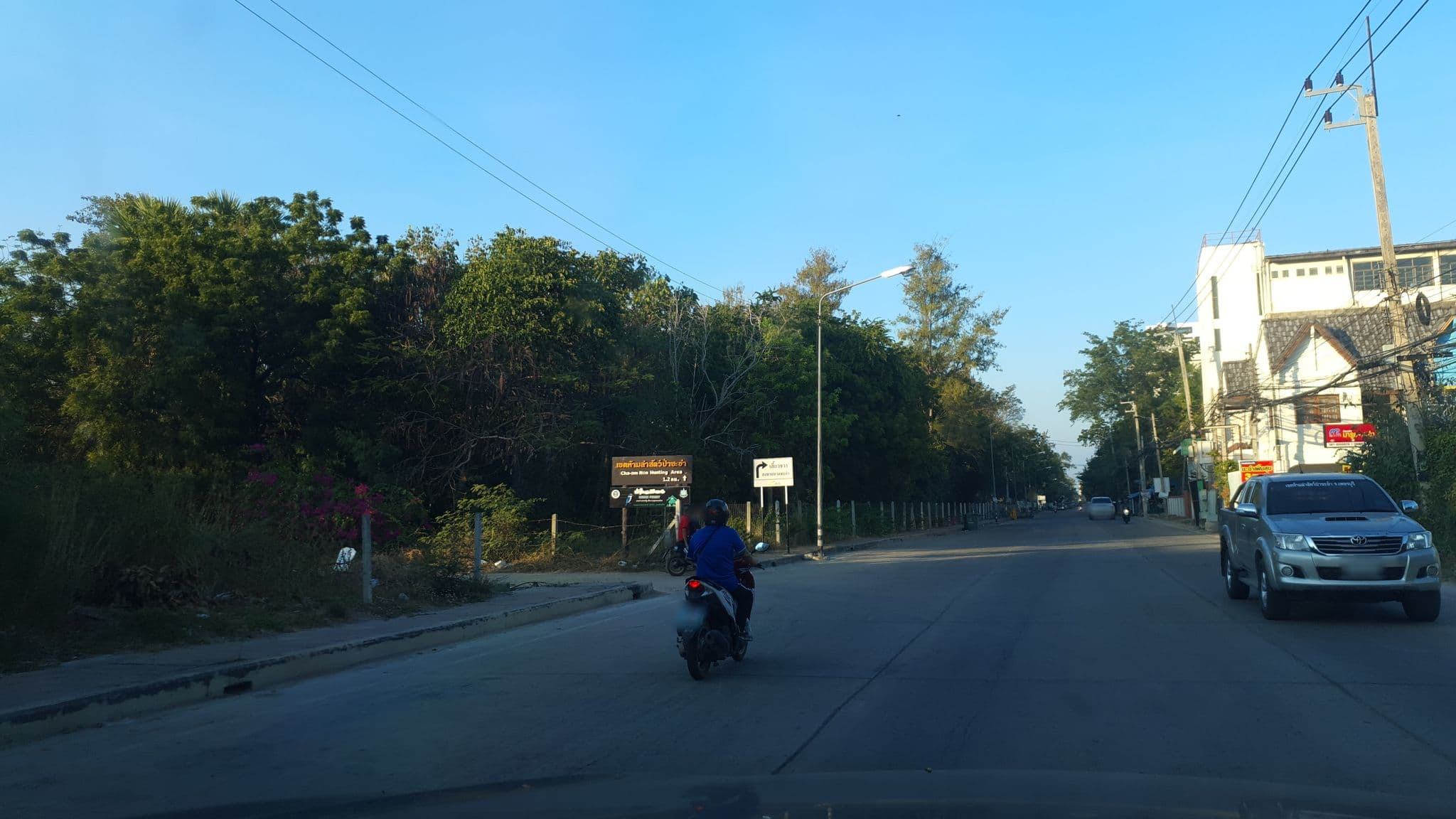 Street view near ชะอำ วิลล่า บีช, Cha-am — © jrcarlsen (CC BY-SA · Mapillary)