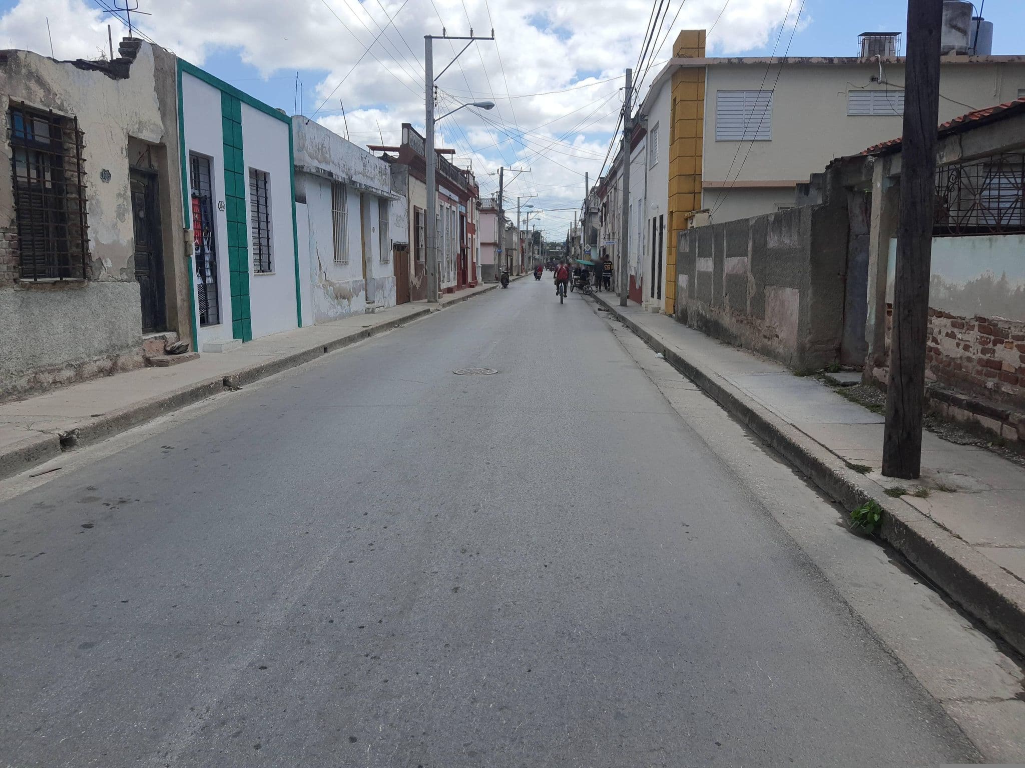 Street view near Casa Maelia y Gustavo, Holguín