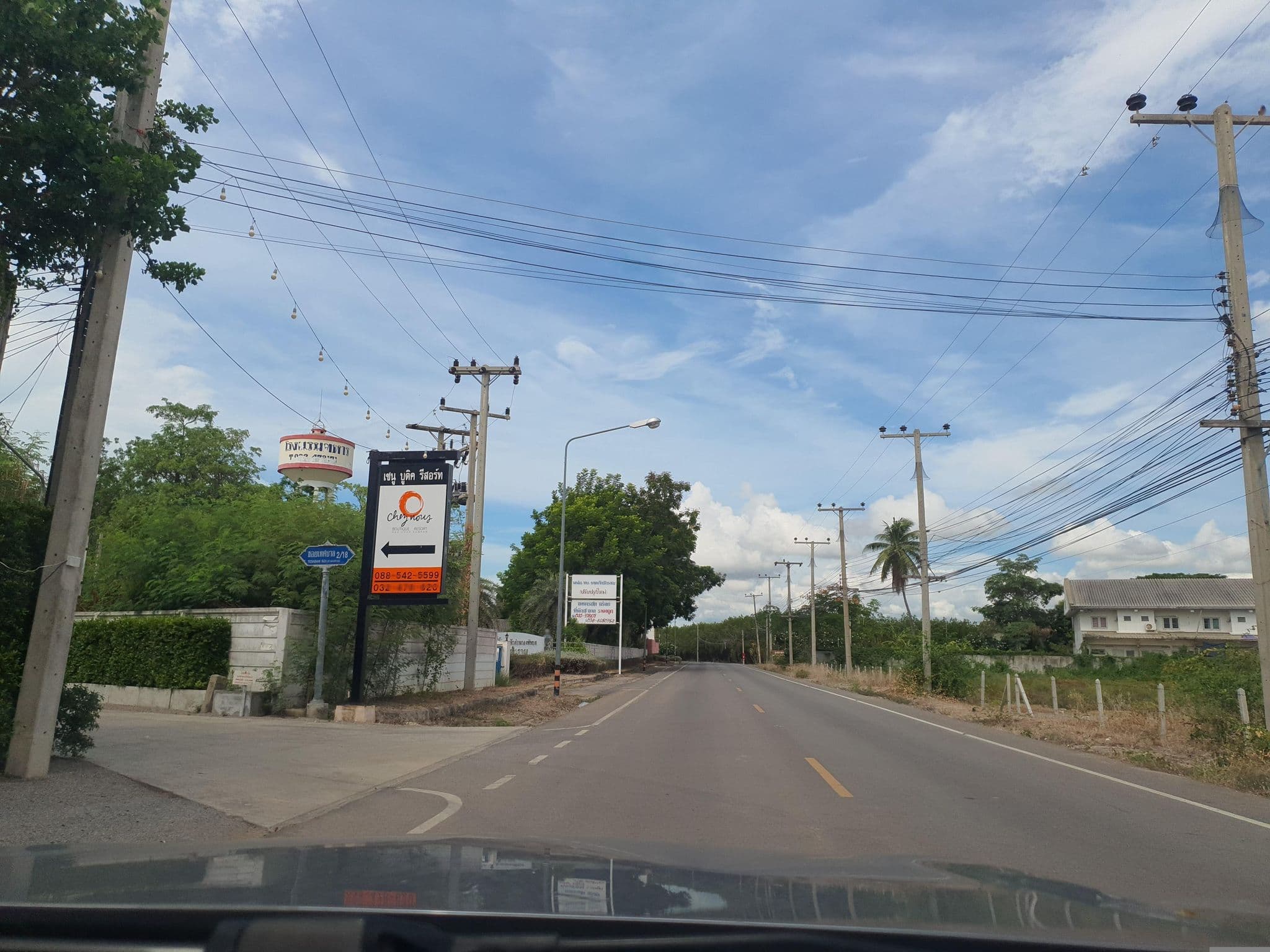 Street view near Sunrise Ville Resort ซันไรส์ วิลล์, Tha Yang — © jrcarlsen (CC BY-SA · Mapillary)