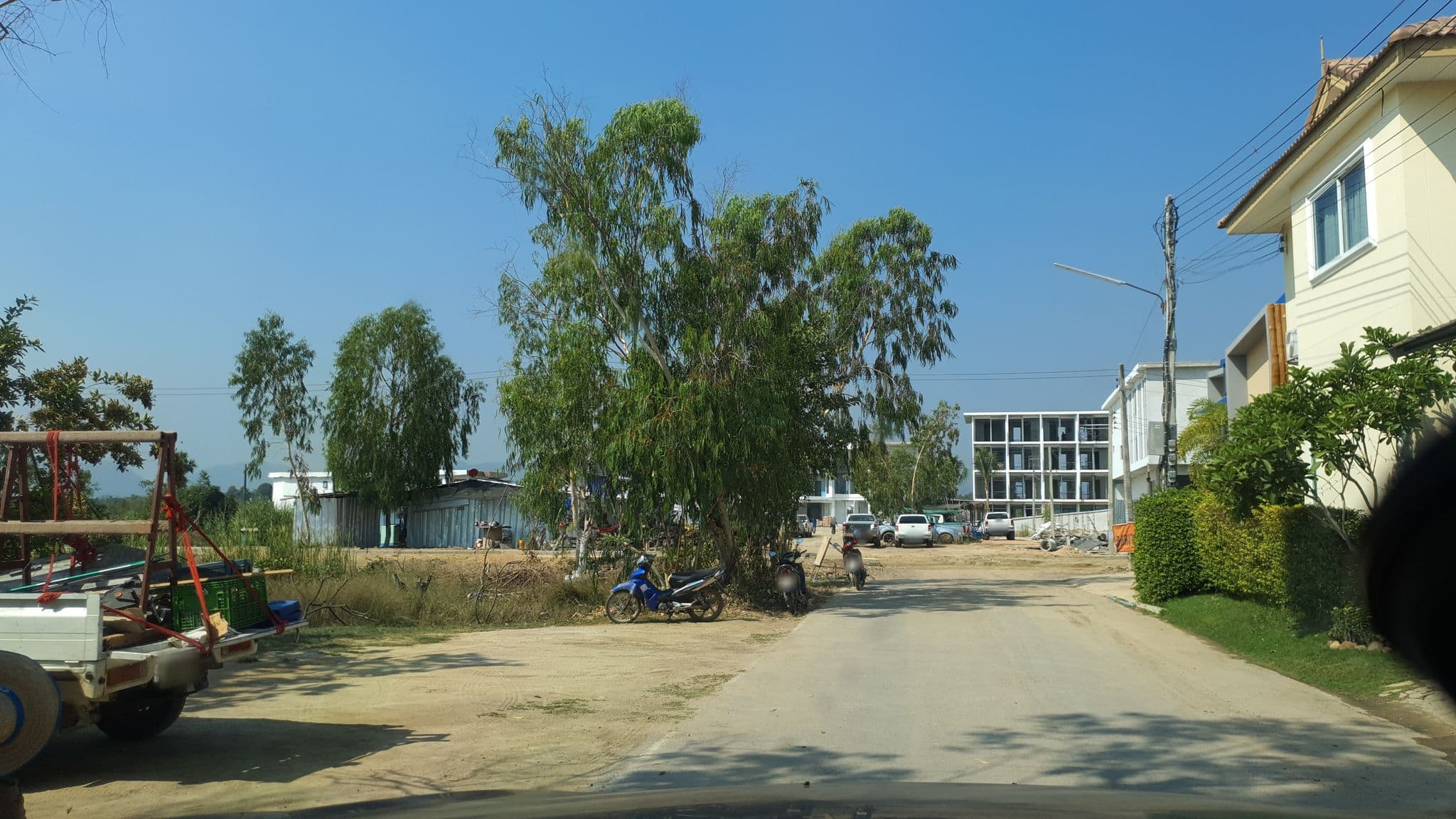 Street view near บ้านอมนกเขา, Cha-am — © jrcarlsen (CC BY-SA · Mapillary)