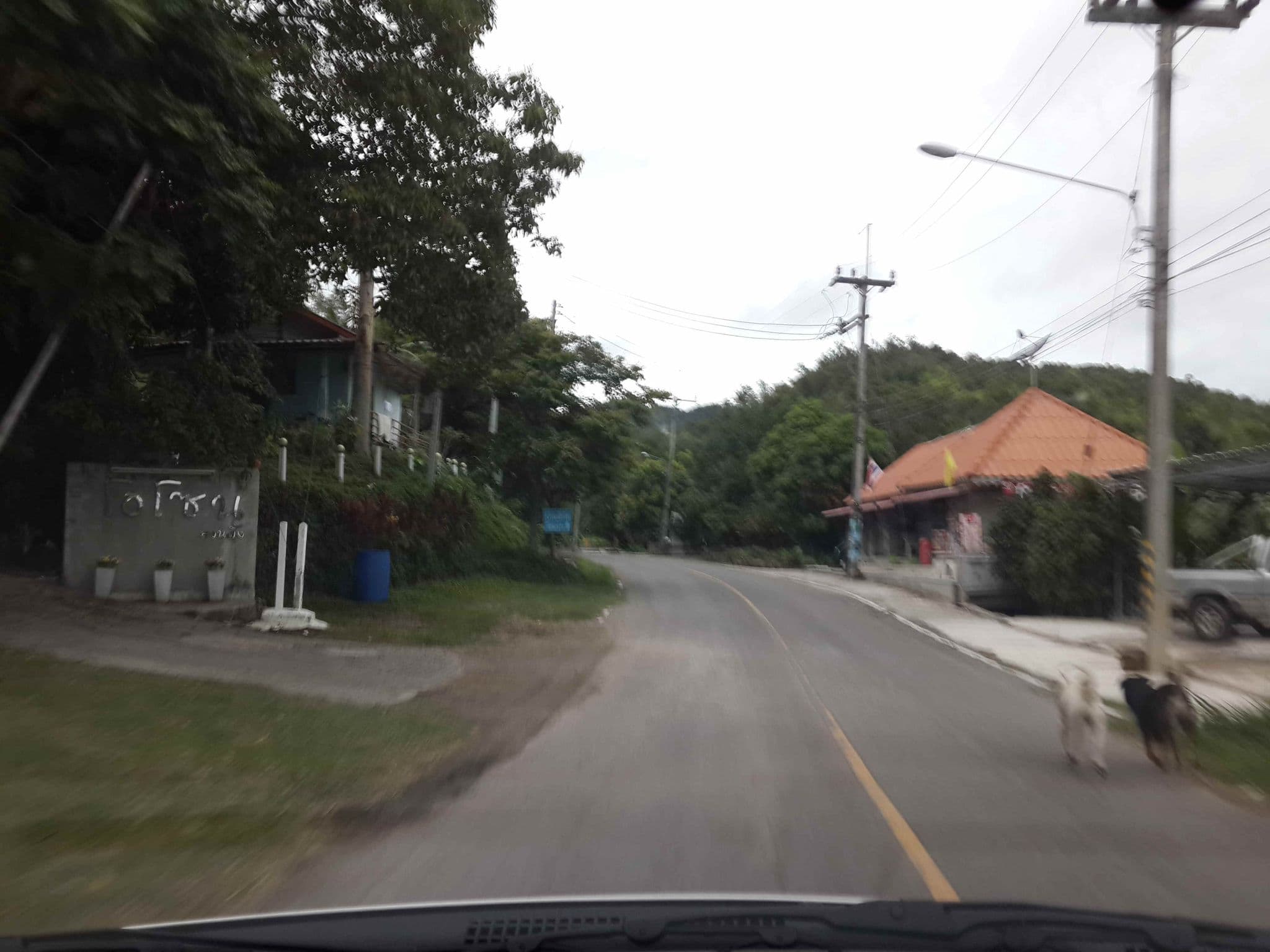 Street view near The Ozone Resort Suanphung, Chom Bueng — © mishari (CC BY-SA · Mapillary)