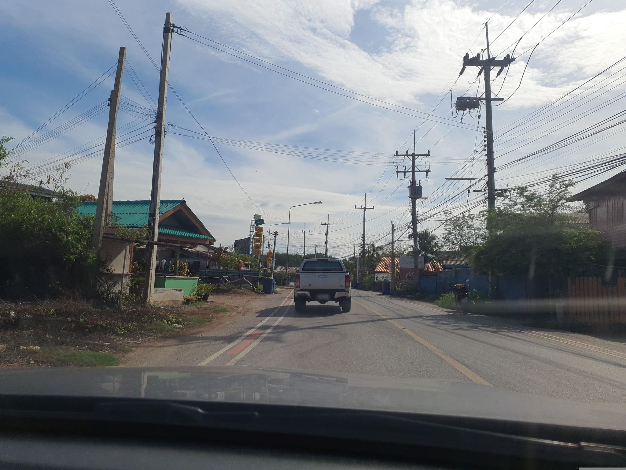 Street view near เสี่ยโอ๋ โฮมสเตย์, Khao Yoi — © jrcarlsen (CC BY-SA · Mapillary)