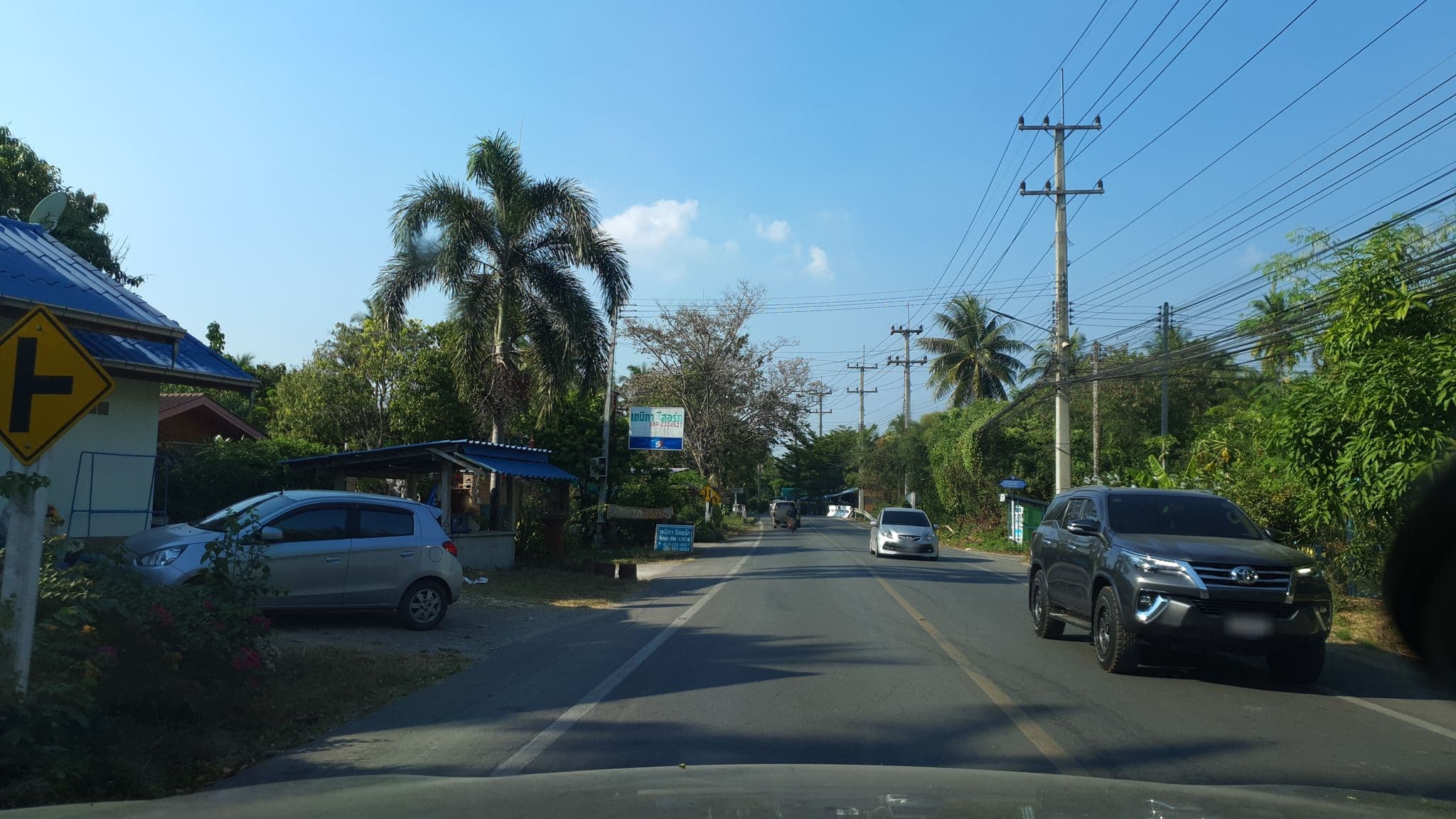 Street view near เขมิการีสอร์ท, Samut Songkhram — © jrcarlsen (CC BY-SA · Mapillary)
