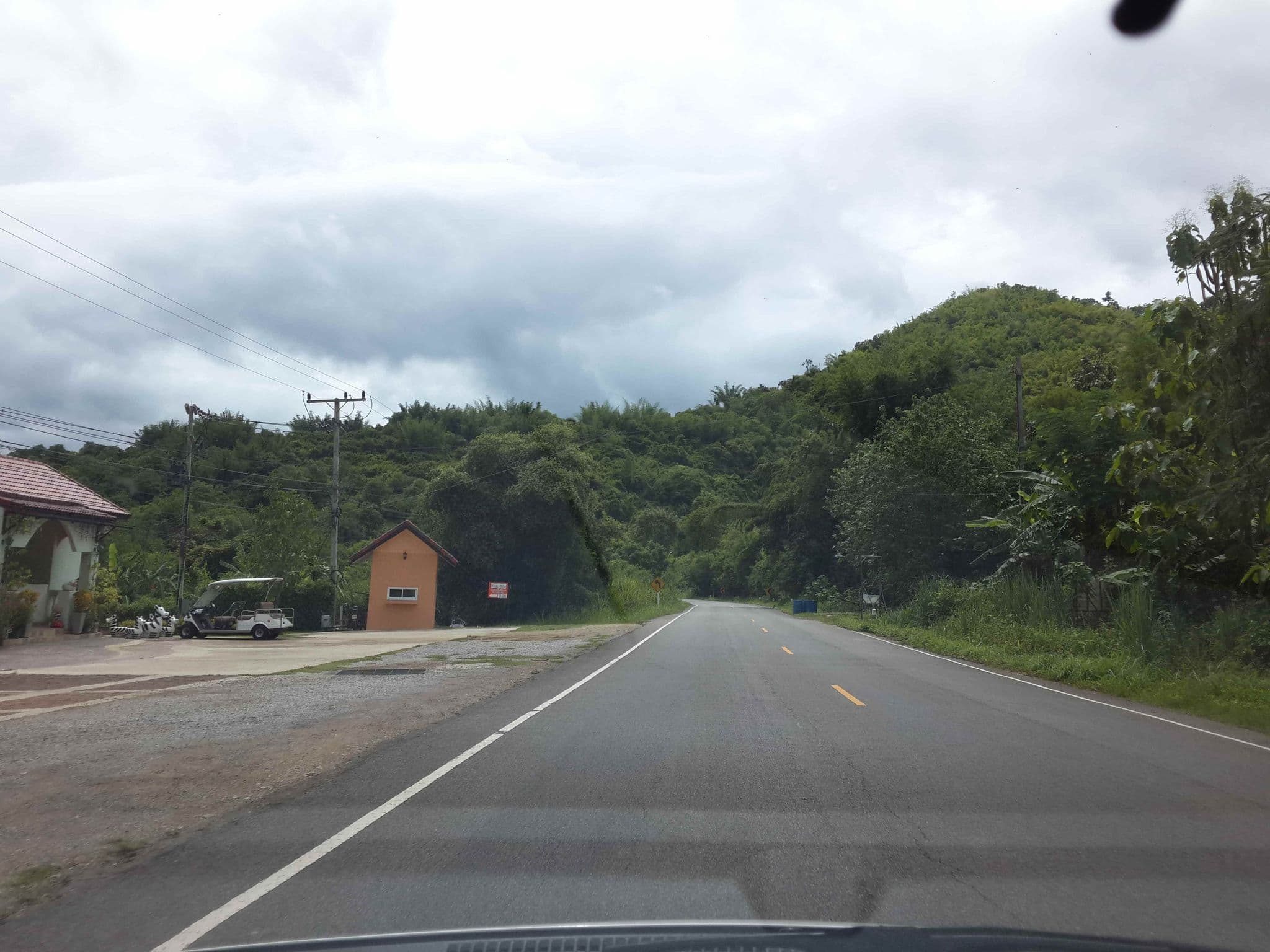 Street view near ไร่ภูธารรีสอร์ท, Chom Bueng — © mishari (CC BY-SA · Mapillary)
