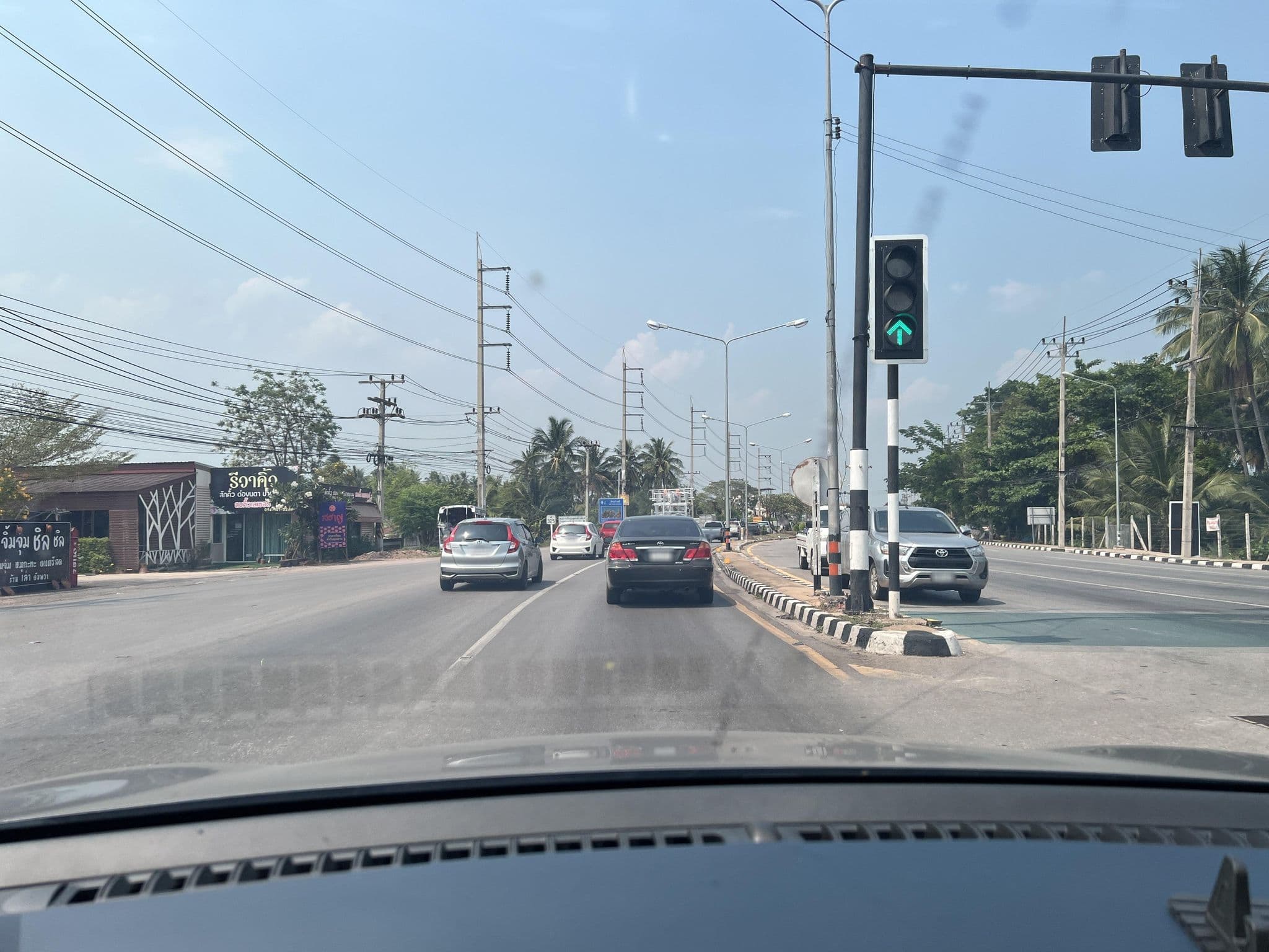 Street view near Amphawa, Samut Songkhram — © lin_wang (CC BY-SA · Mapillary)