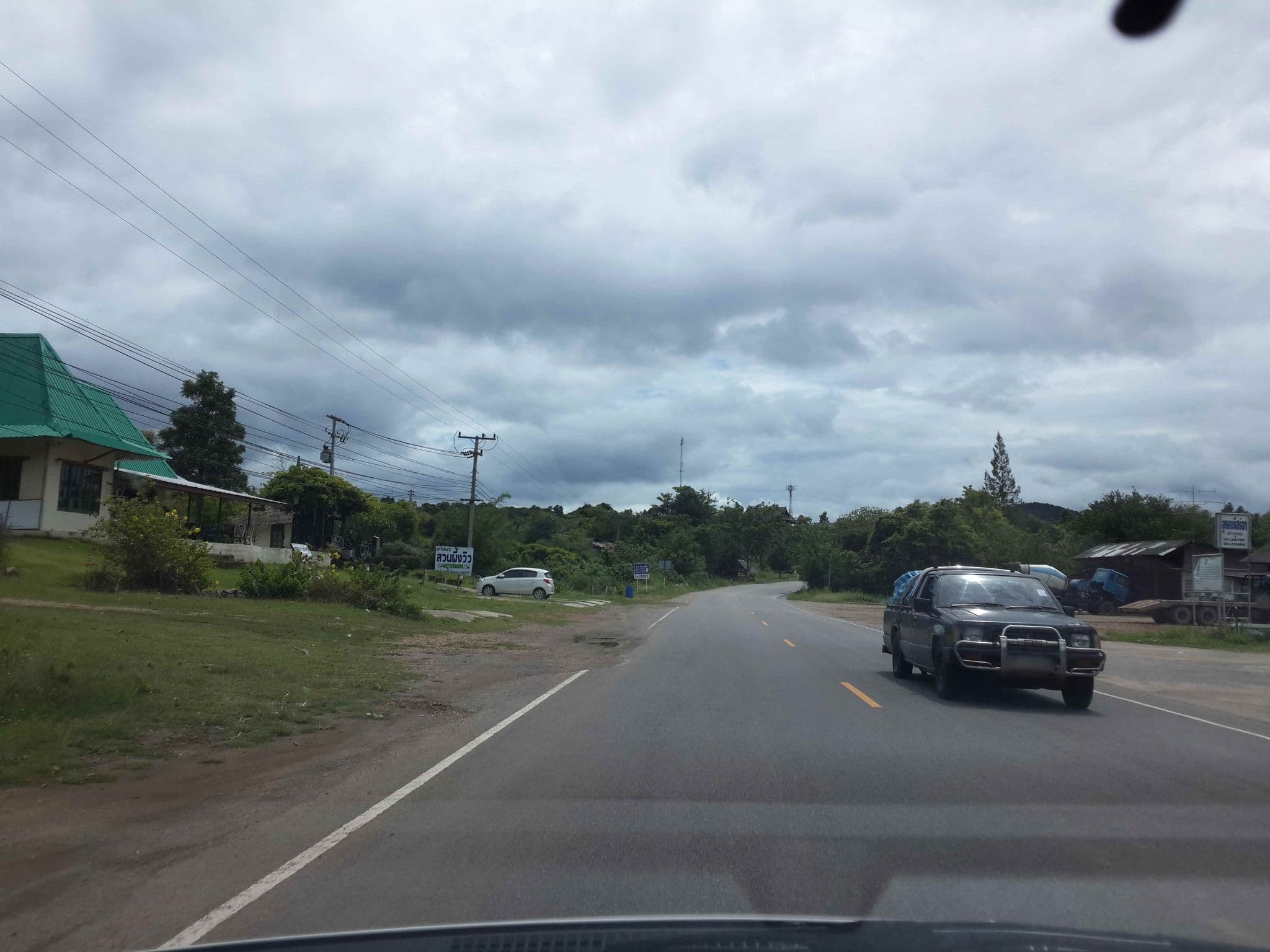 Street view near Emeri Hut & Spa Resort | Suanpheng, Chom Bueng — © mishari (CC BY-SA · Mapillary)