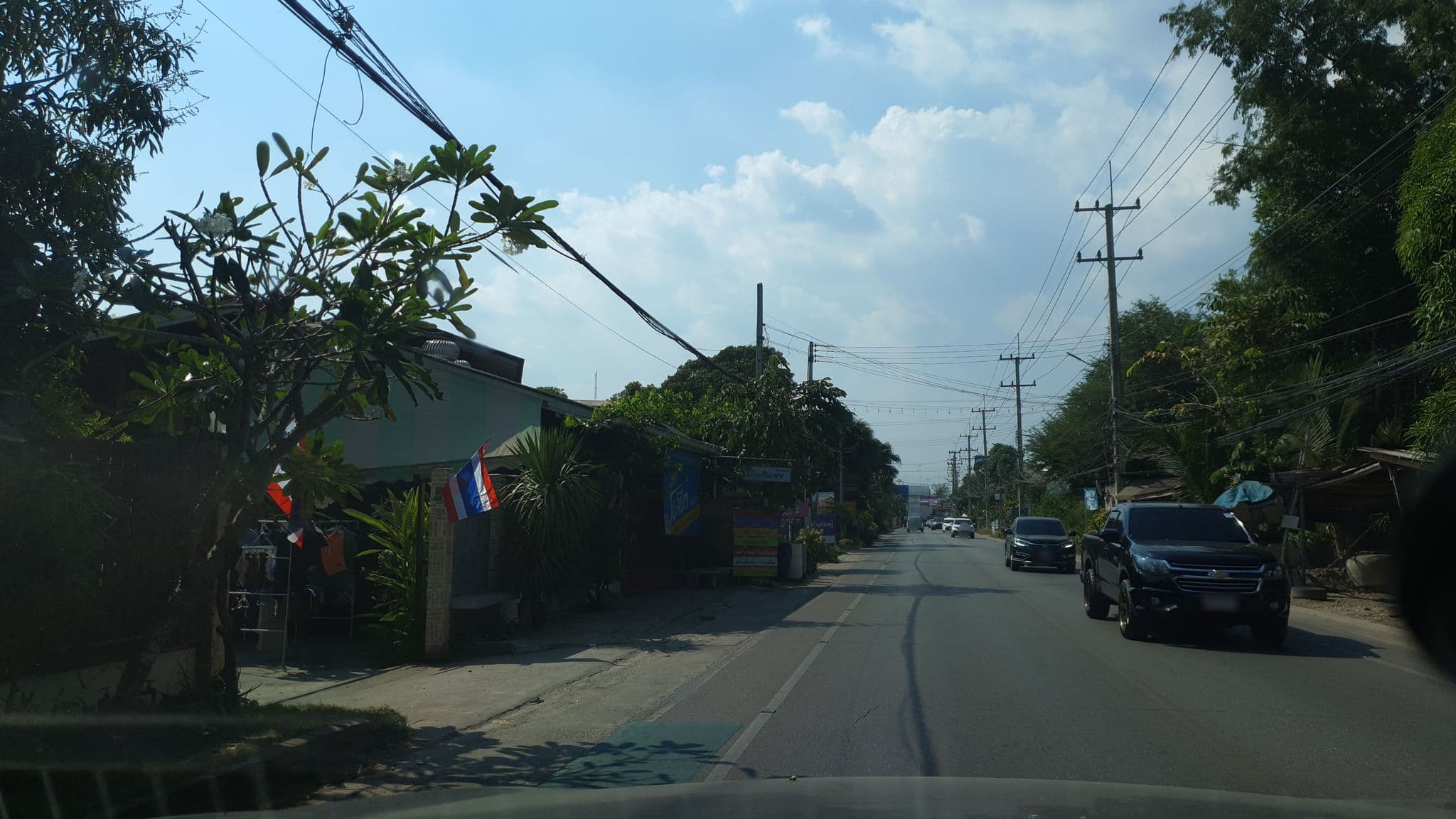 Street view near Baan Chompoo Homestay, Samut Songkhram — © jrcarlsen (CC BY-SA · Mapillary)