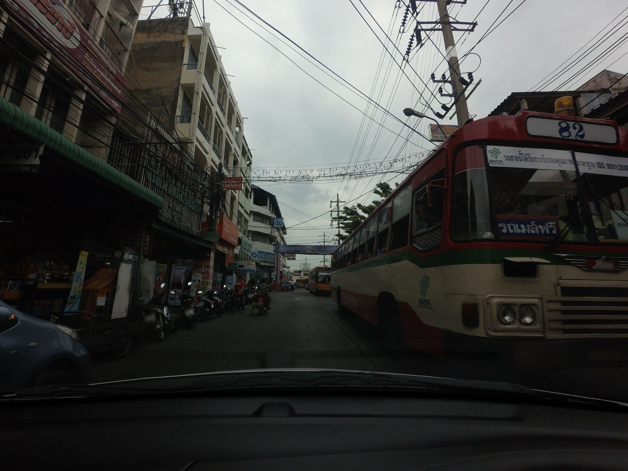 Street view near pool, Phra Pradaeng — © mishari (CC BY-SA · Mapillary)