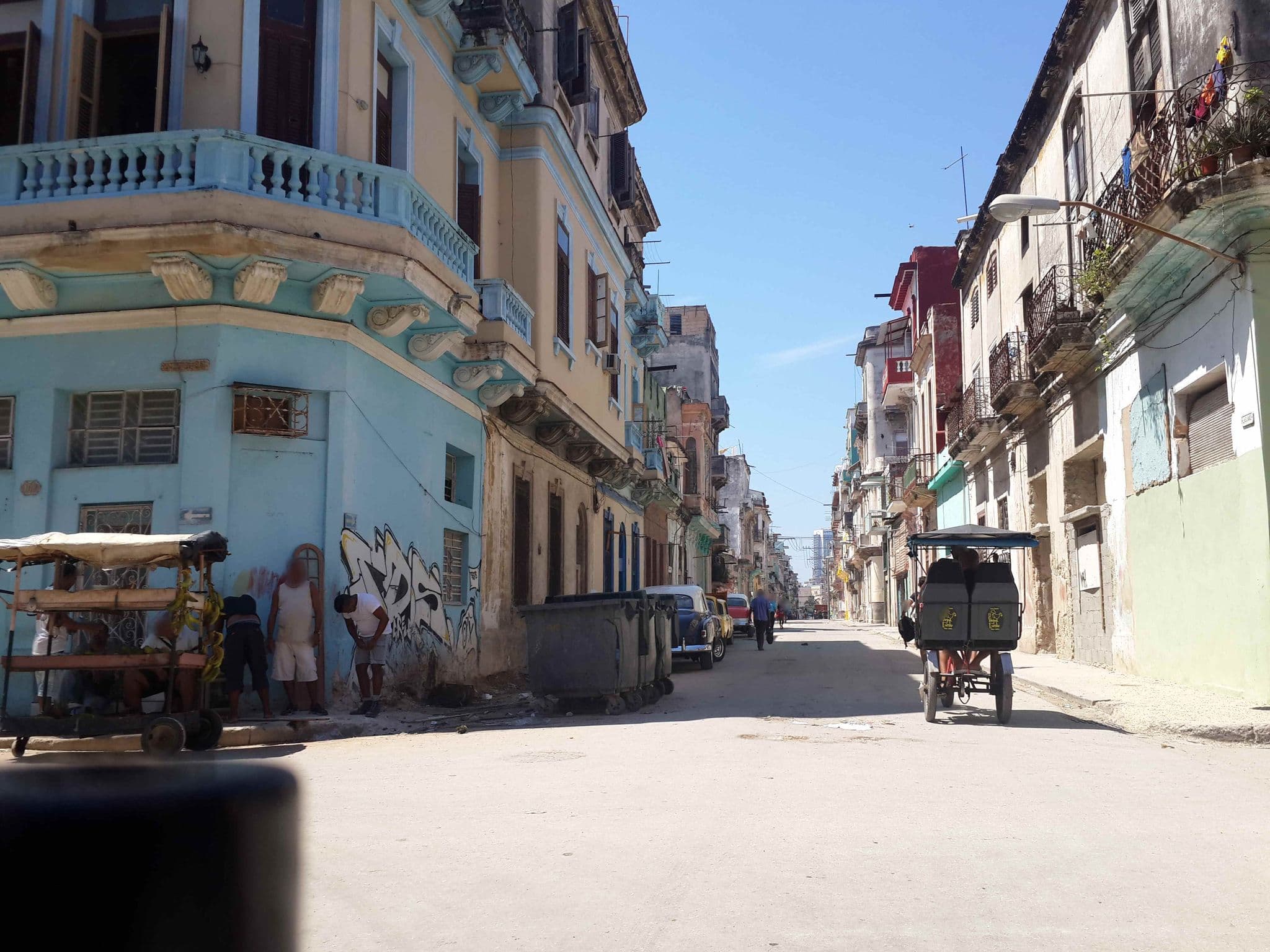 Street view near Casa Victoria, Centro Habana