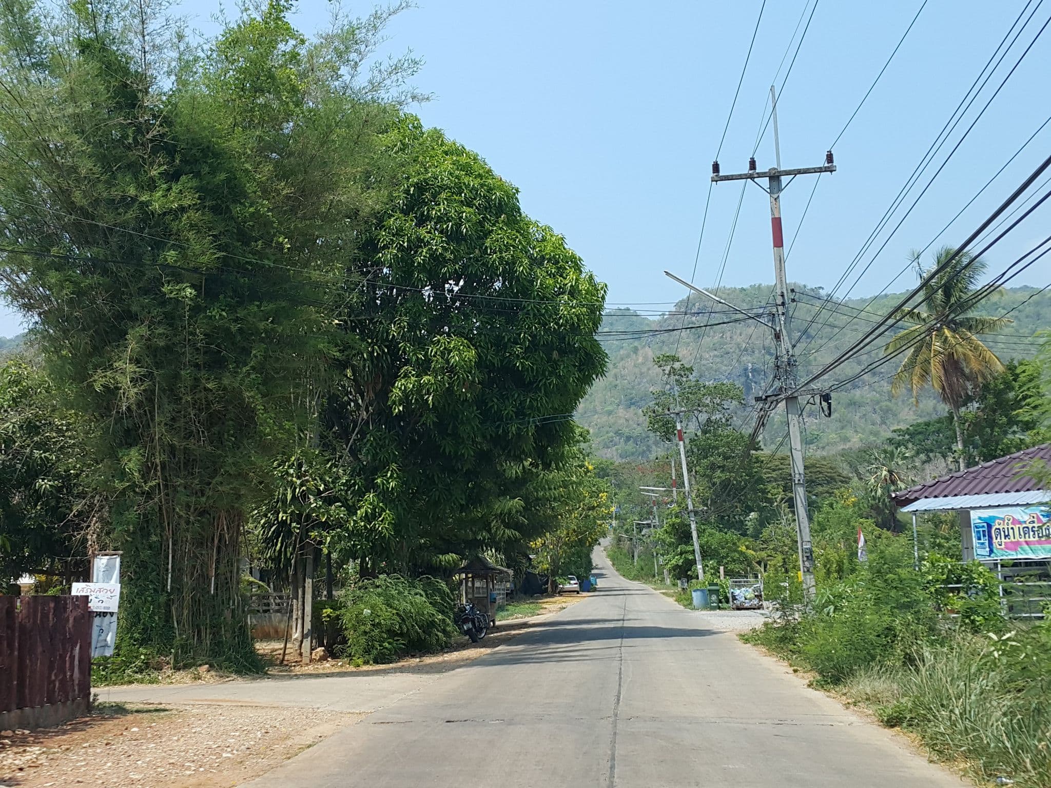 Street view near คัลเลอร์วิวรีสอร์ท, Bo Phloi — © jrcarlsen (CC BY-SA · Mapillary)