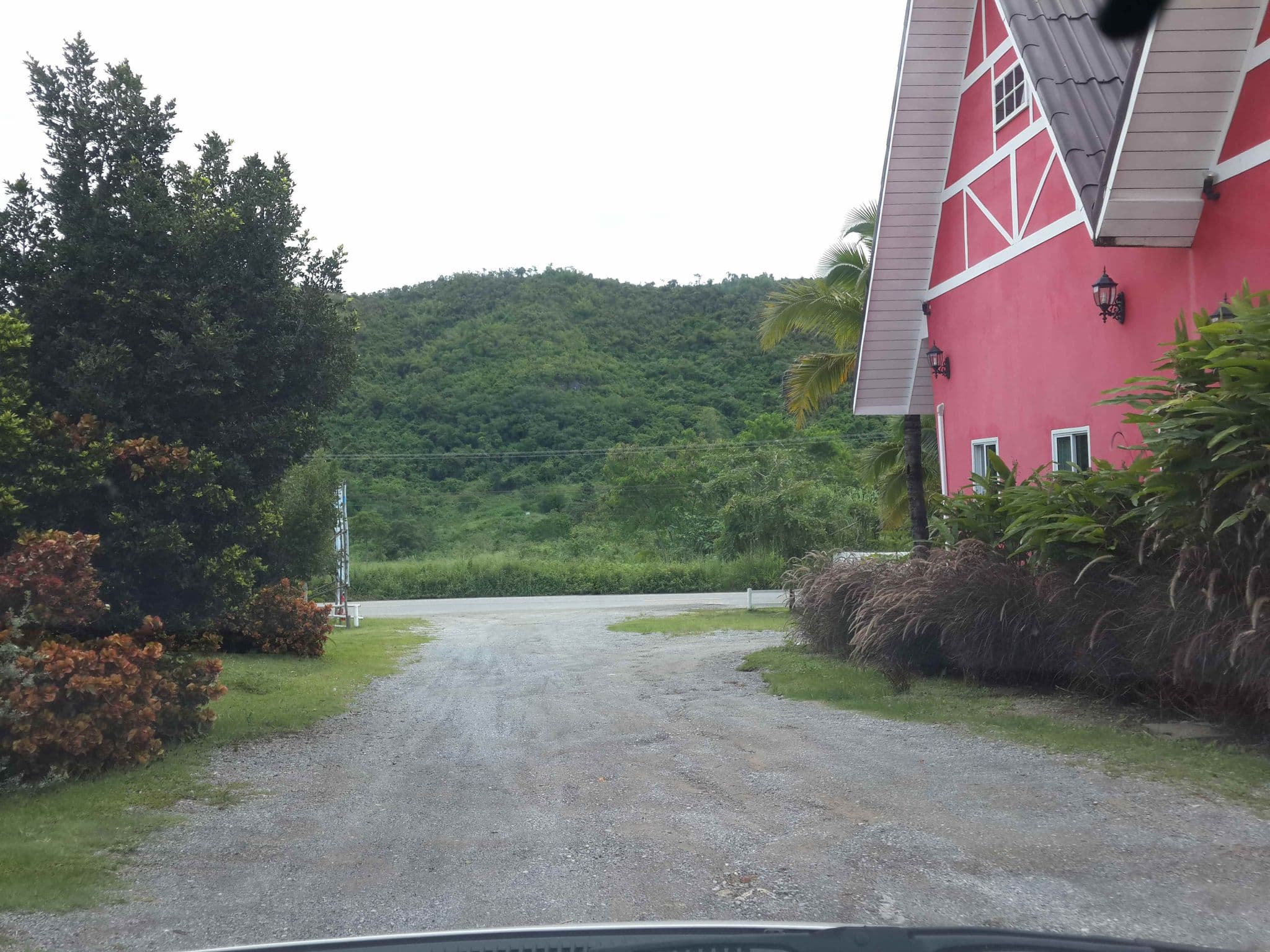 Street view near Royal Goodview Resort Farm, Chom Bueng — © mishari (CC BY-SA · Mapillary)