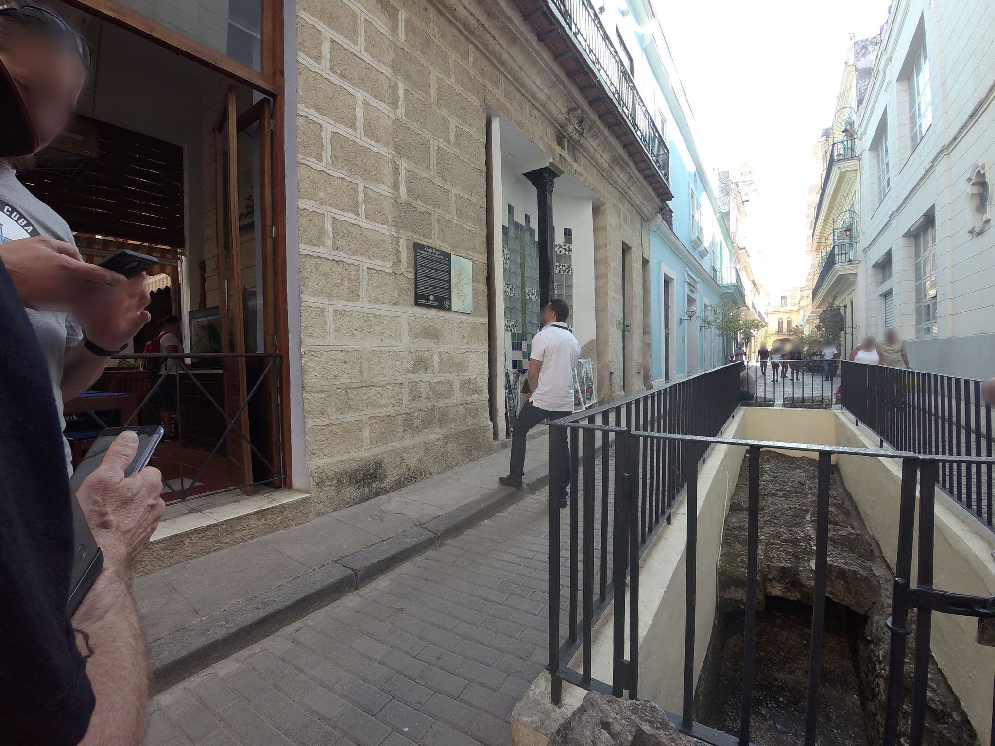Street view near Casa Maria de Carmen, La Habana Vieja
