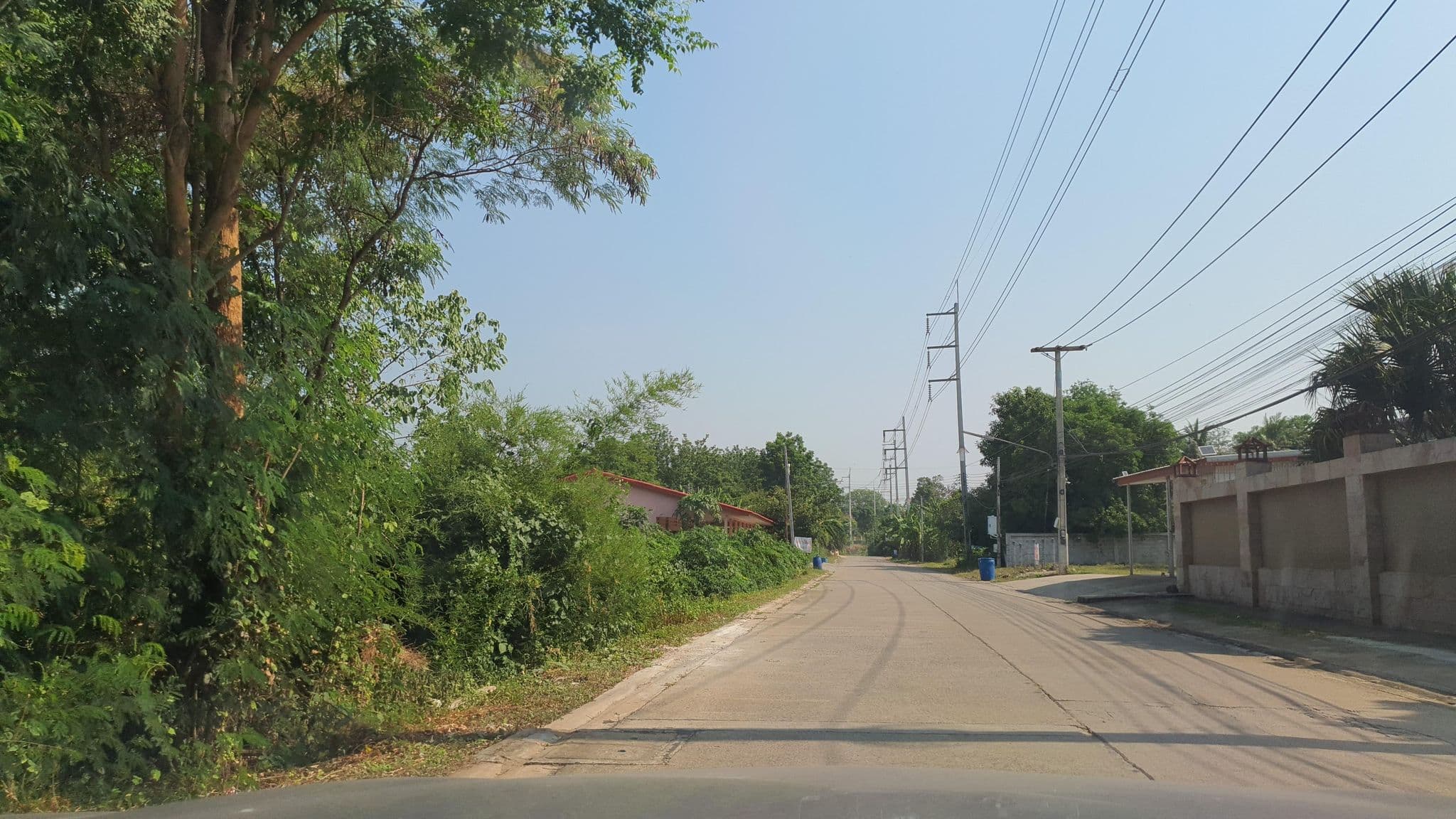 Street view near Kwai River Side Resort, Kanchanaburi — © jrcarlsen (CC BY-SA · Mapillary)