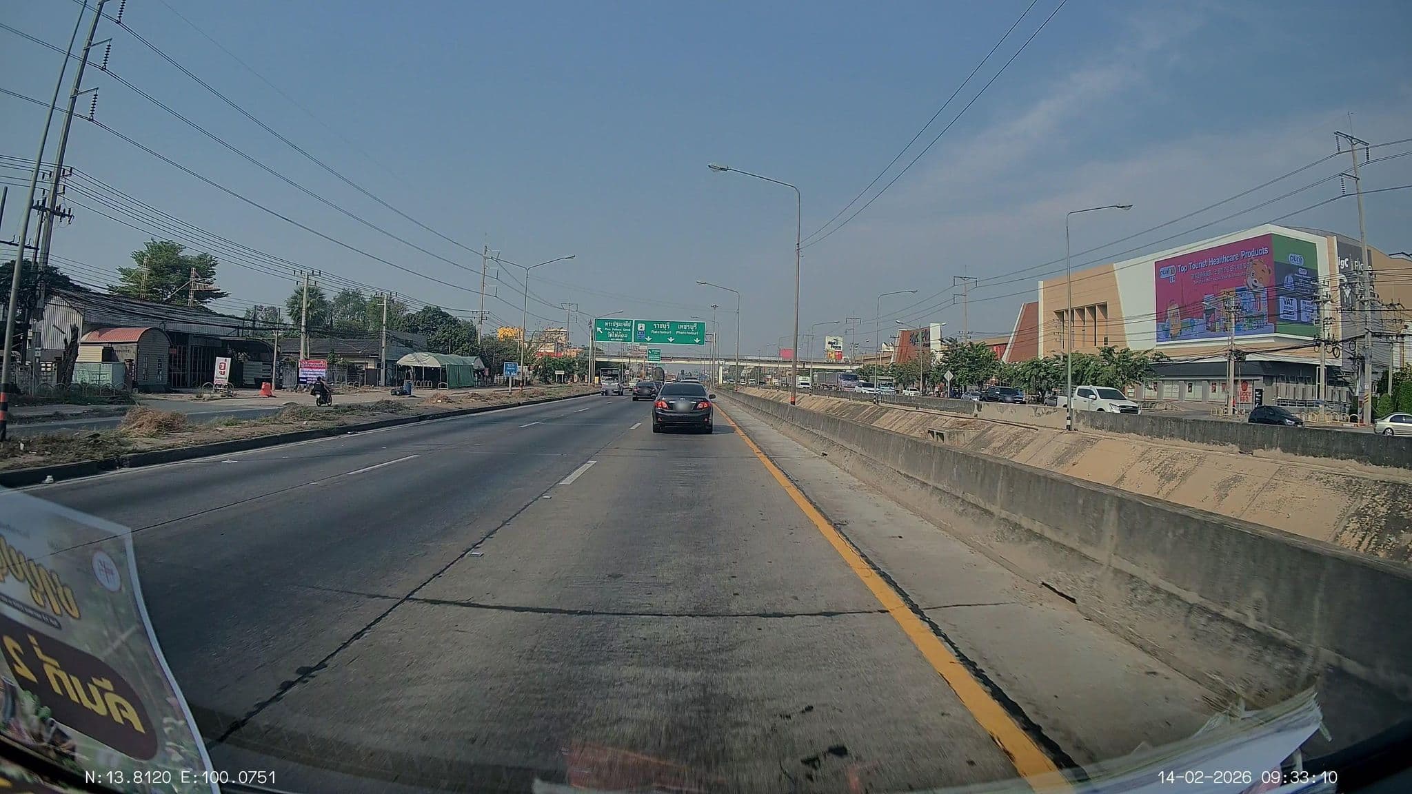 Street view near โรงแรมเอราวัณ นครปฐม, Nakhon Pathom — © ThailandCambodia (CC BY-SA · Mapillary)