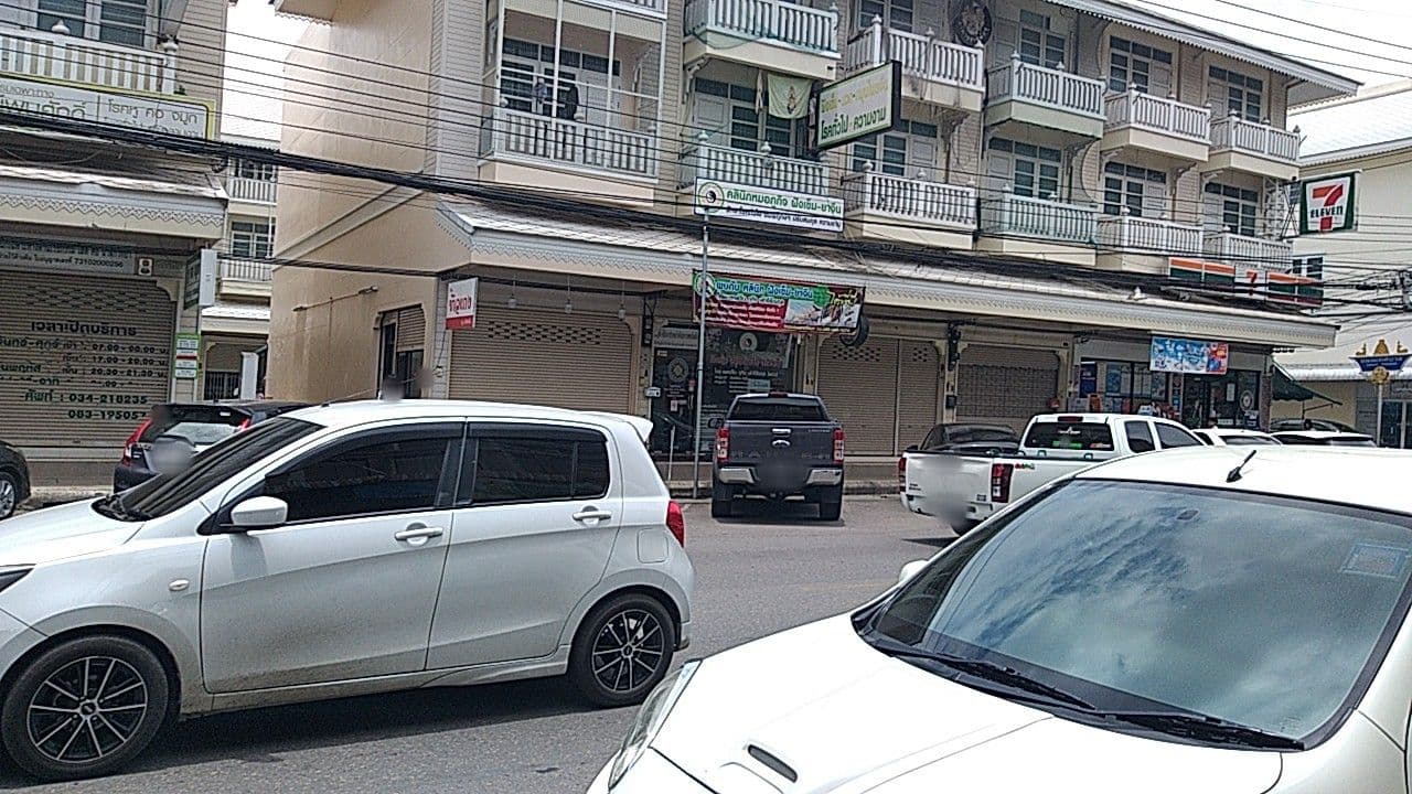 Street view near โรงแรมมิตรสัมพันธ์ (ผีมะขามชุกชุมมากๆ), Nakhon Pathom — © ozflor (CC BY-SA · Mapillary)