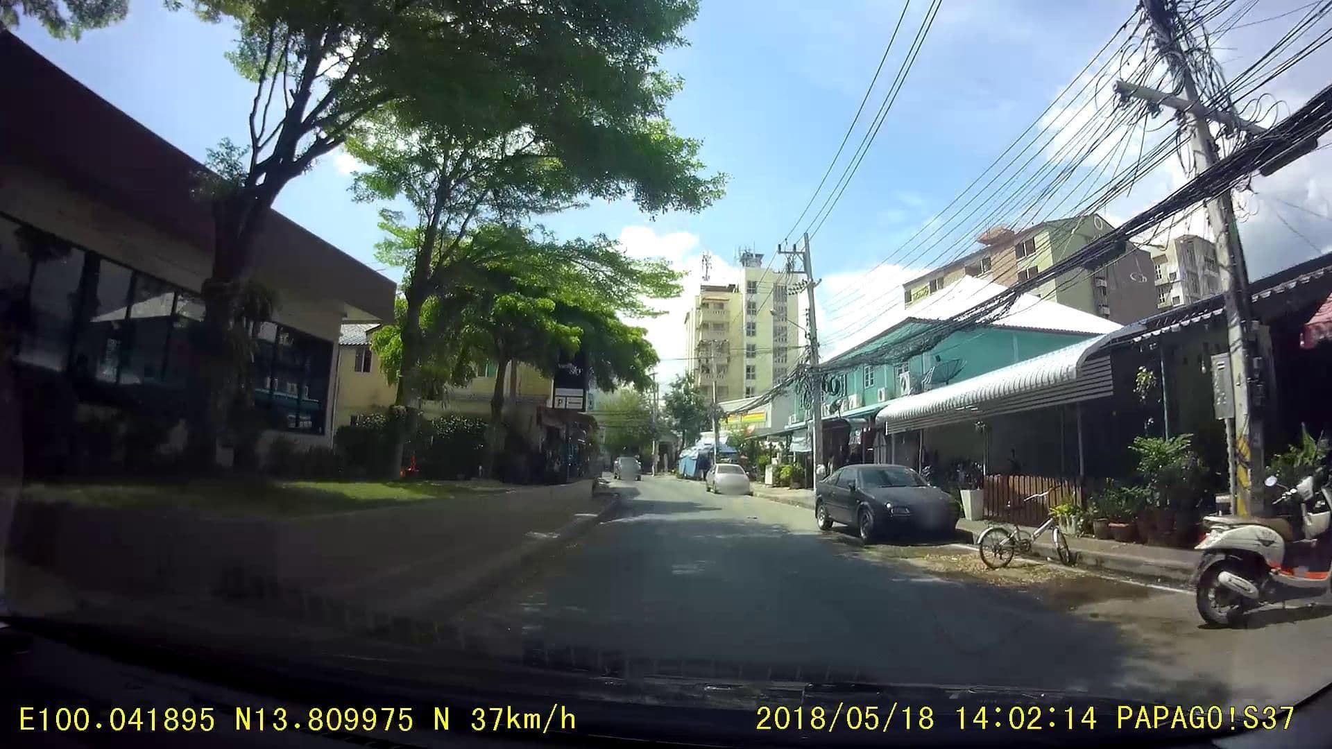Street view near Mudvay's Room, Nakhon Pathom — © poramet (CC BY-SA · Mapillary)
