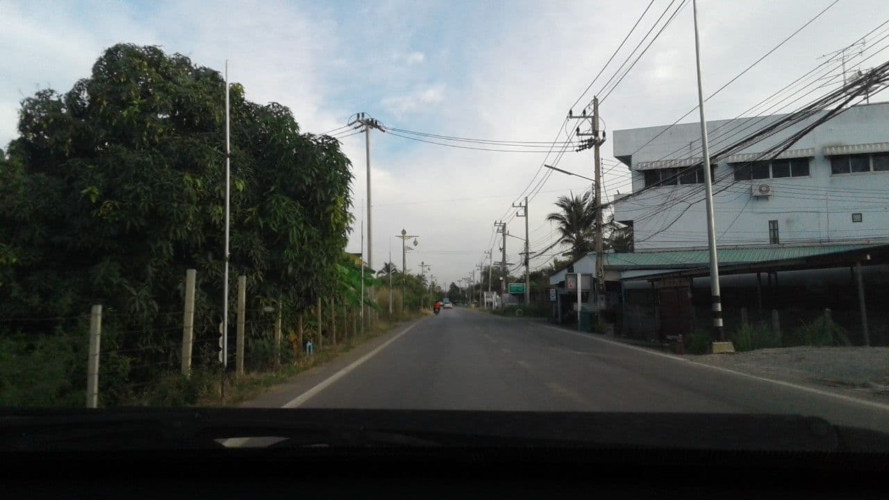 Street view near กุลนทีโฮมสเตย์, Bang Len — © rariyaso (CC BY-SA · Mapillary)