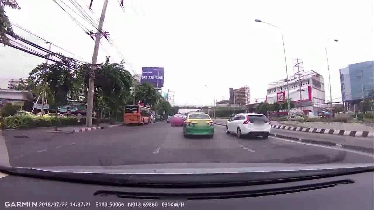 Street view near Gym & Swimming Pool @ Charoenkrung Place, Bang Kho Laem — © noonishere (CC BY-SA · Mapillary)