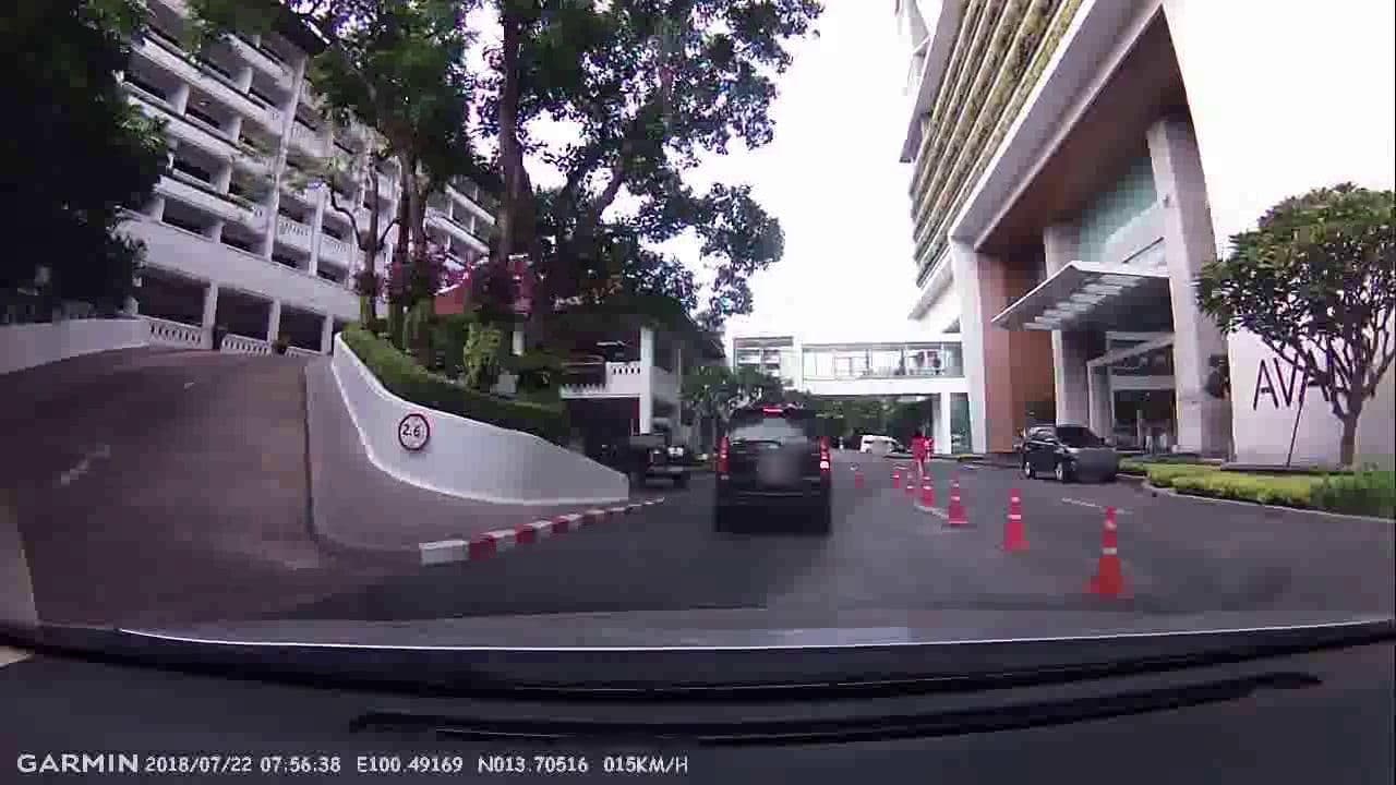 Street view near 아난트라 수영장, Godown — © noonishere (CC BY-SA · Mapillary)