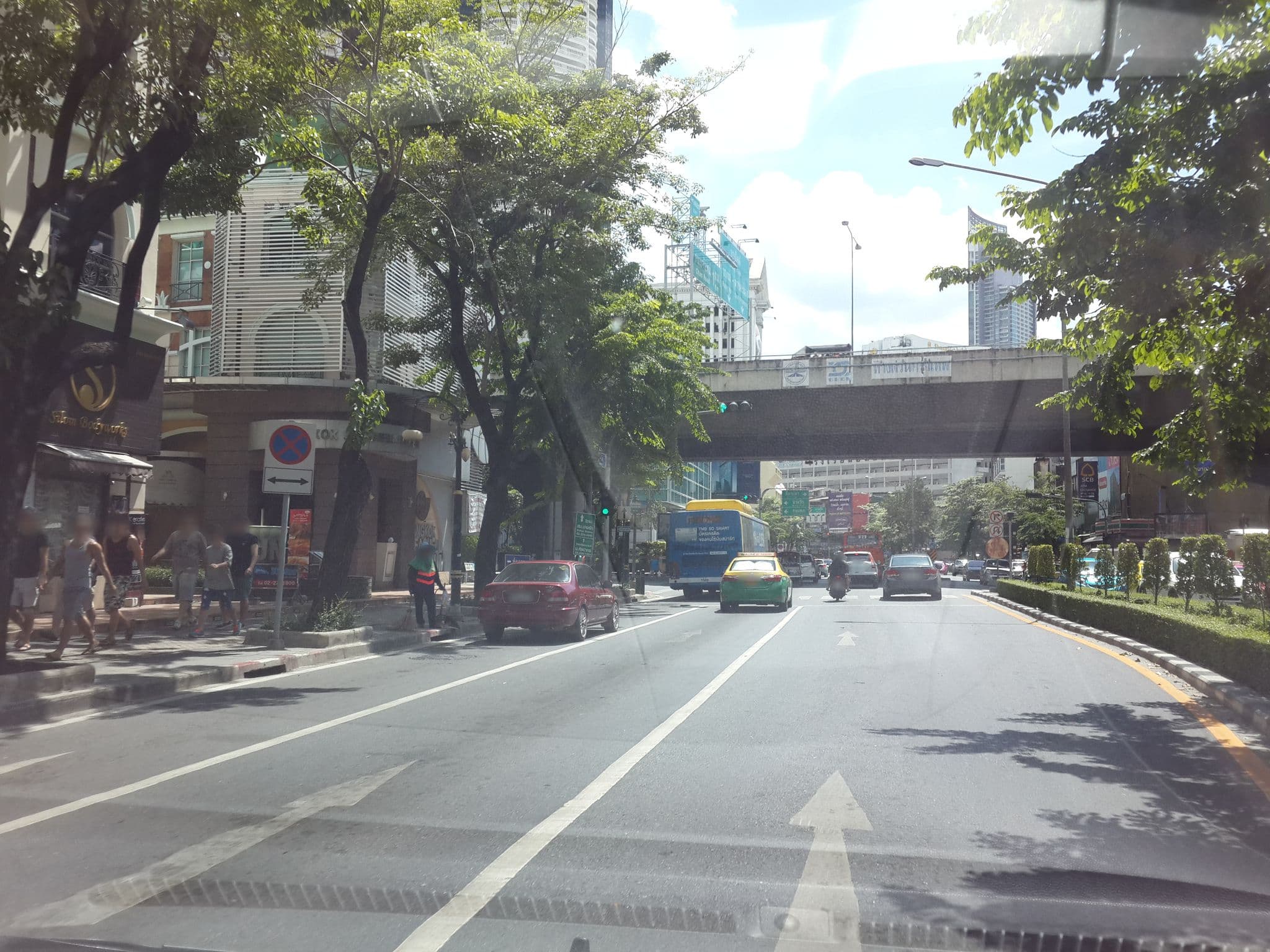 Street view near Suite 2016 - Premier Executive FLoor, Bang Rak Subdistrict — © mishari (CC BY-SA · Mapillary)