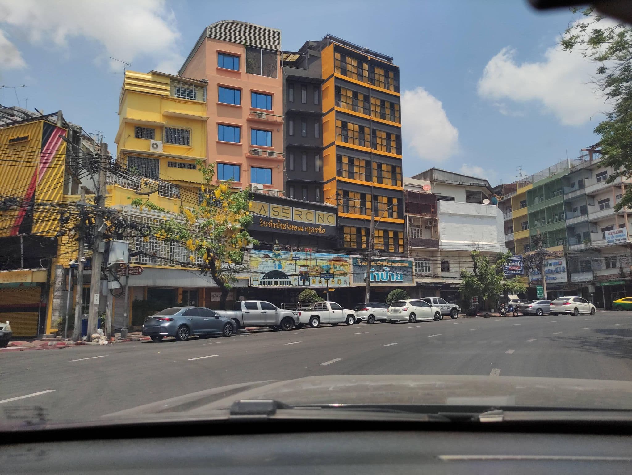 Street view near Swissotel,Sarocha Meeting, Samphanthawong — © kasetitkml_pipitchai (CC BY-SA · Mapillary)