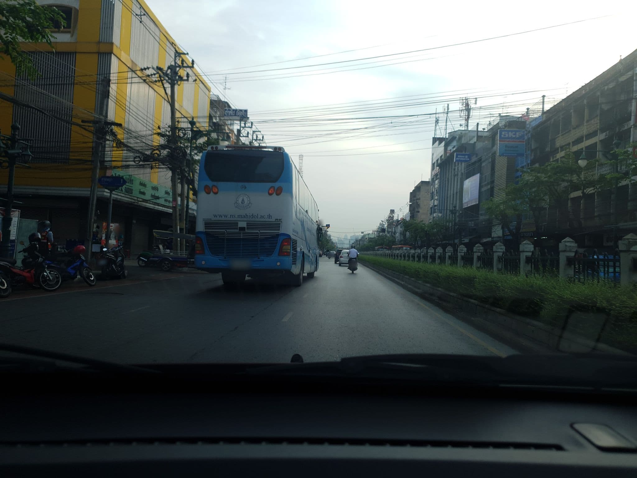 Street view near Inn Trog And Inn Soi, Thon Buri — © jgauvasu (CC BY-SA · Mapillary)