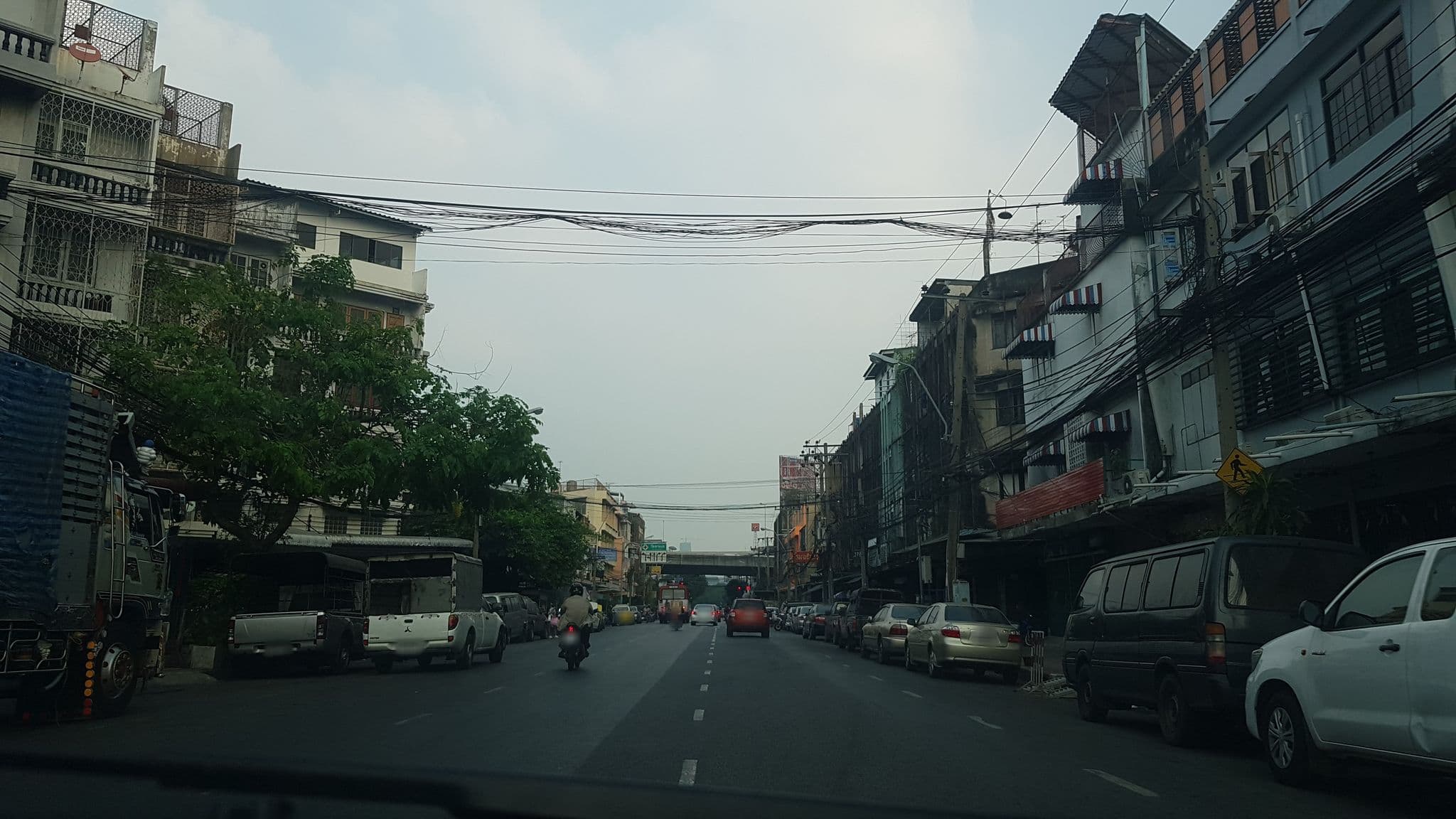Street view near Hua Lumphong Art Hotel, Pathum Wan — © rariyaso (CC BY-SA · Mapillary)