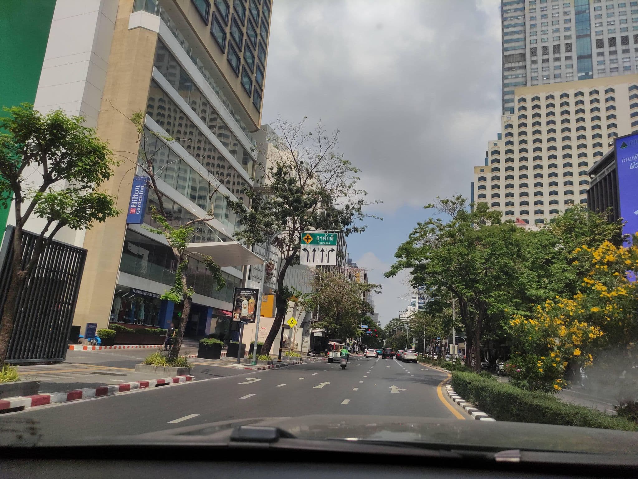 Street view near Concierge Counter Novotel Silom, Bang Rak Subdistrict — © kasetitkml_pipitchai (CC BY-SA · Mapillary)