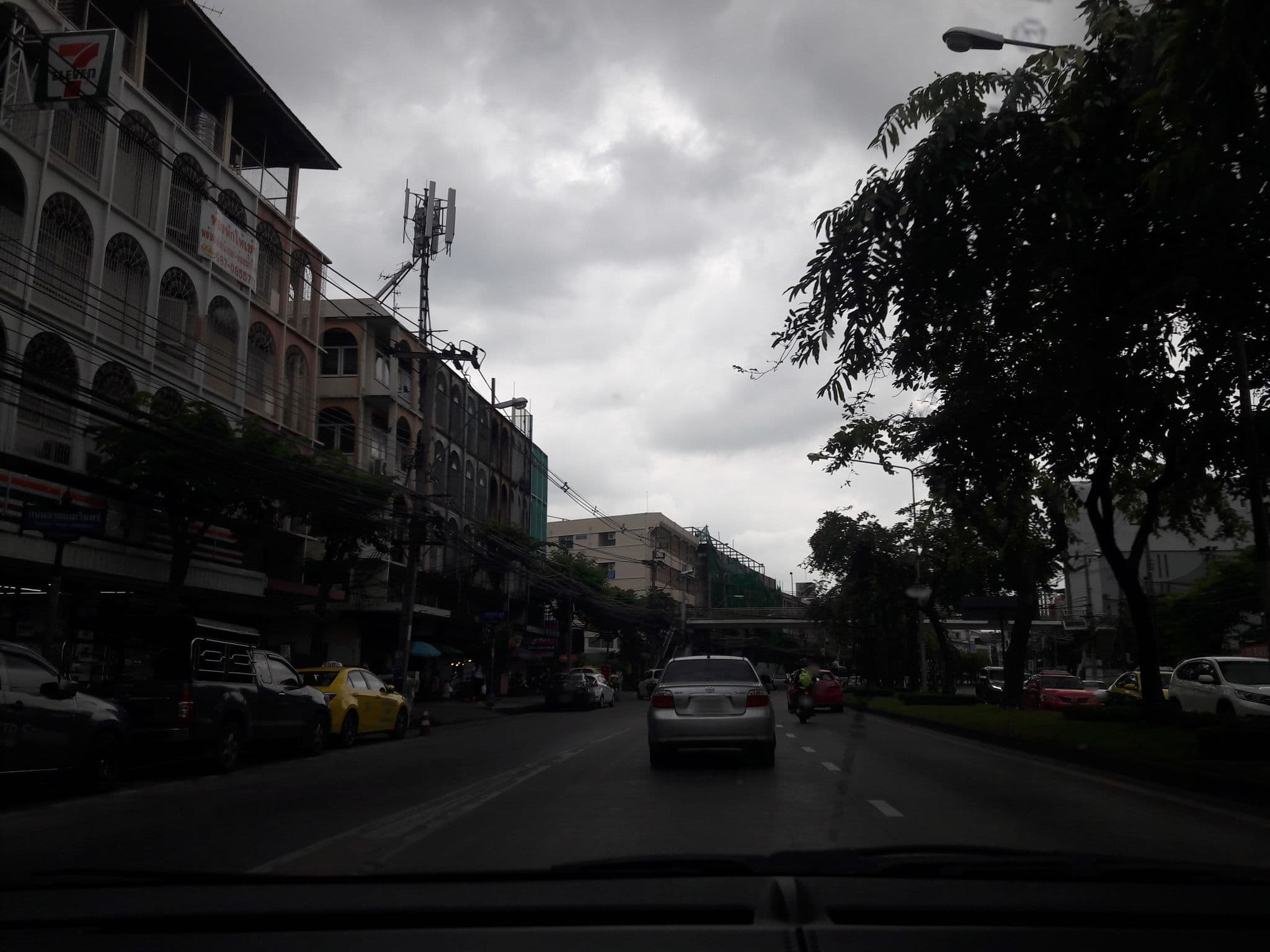 Street view near Mi Dulce Cama, Arun Amarin — © dukeduke (CC BY-SA · Mapillary)