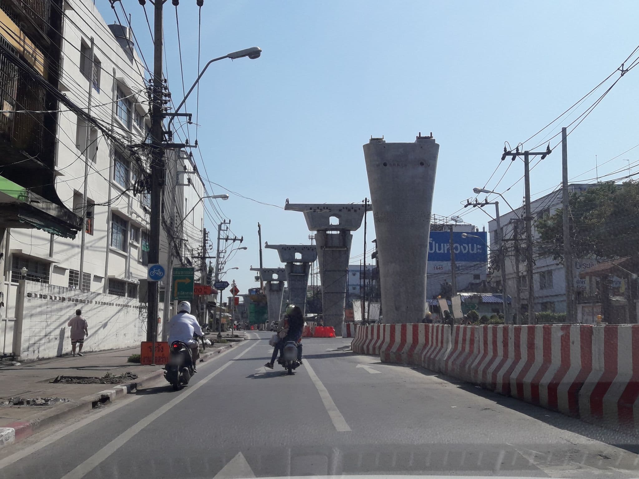 Street view near Ekanake Coffee, Siriraj — © jetman11 (CC BY-SA · Mapillary)