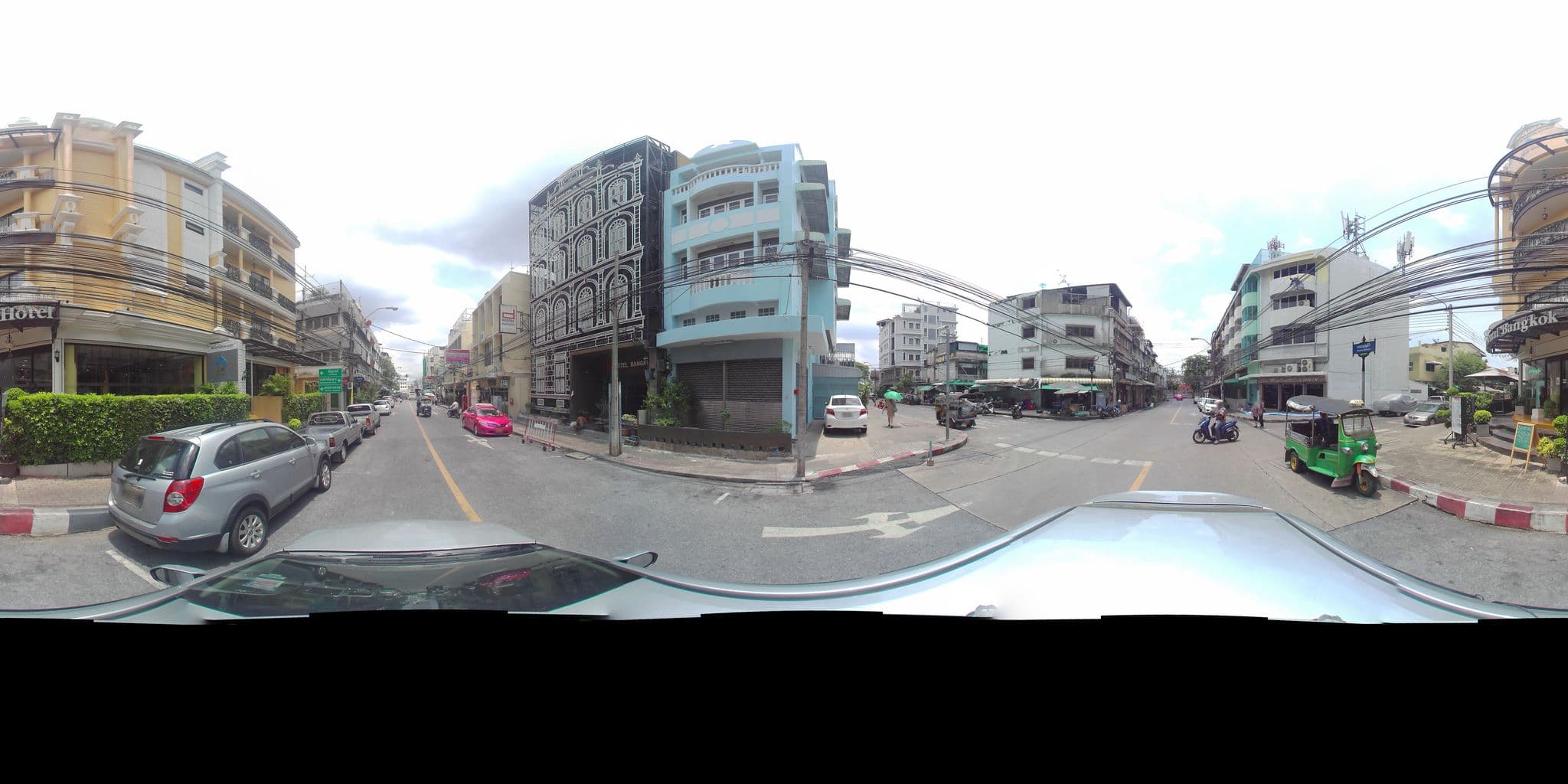 Street view near The Warehouse, Bangkok — © P05466 (CC BY-SA · Mapillary)