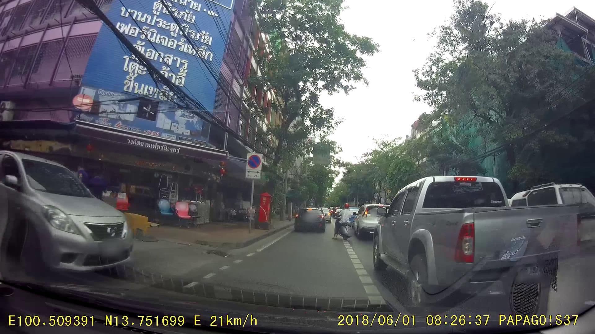 Street view near Suan Dusit Place, Sathorn — © poramet (CC BY-SA · Mapillary)