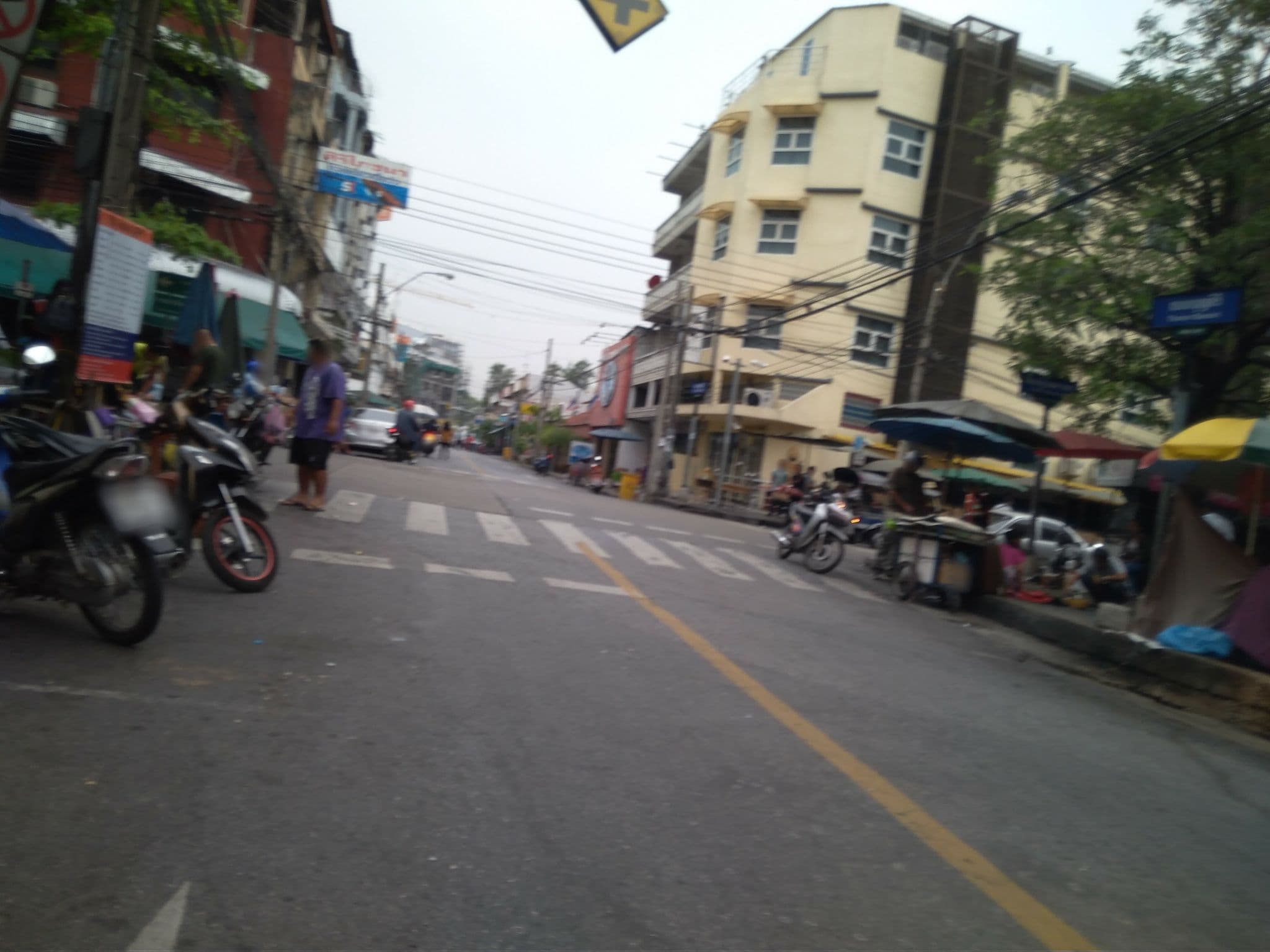 Street view near โรงแรมบุญศิริเพลส (Boonsiri Place Hotel), Bangkok — © mapfool (CC BY-SA · Mapillary)