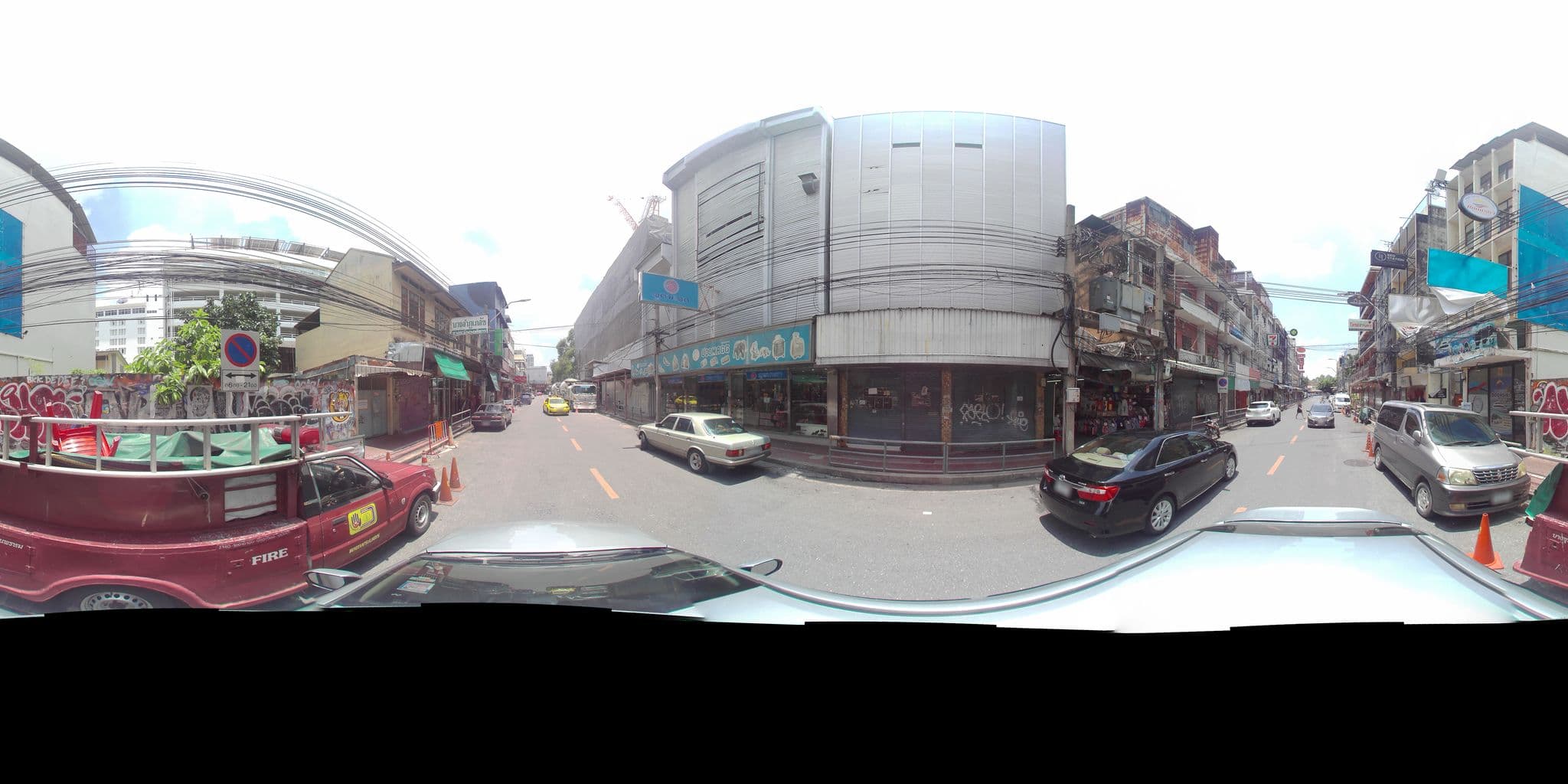 Street view near Pleon Bangkok Hostel (เพลิน แบงค็อก โฮสเทล), Phra Nakhon — © P05466 (CC BY-SA · Mapillary)