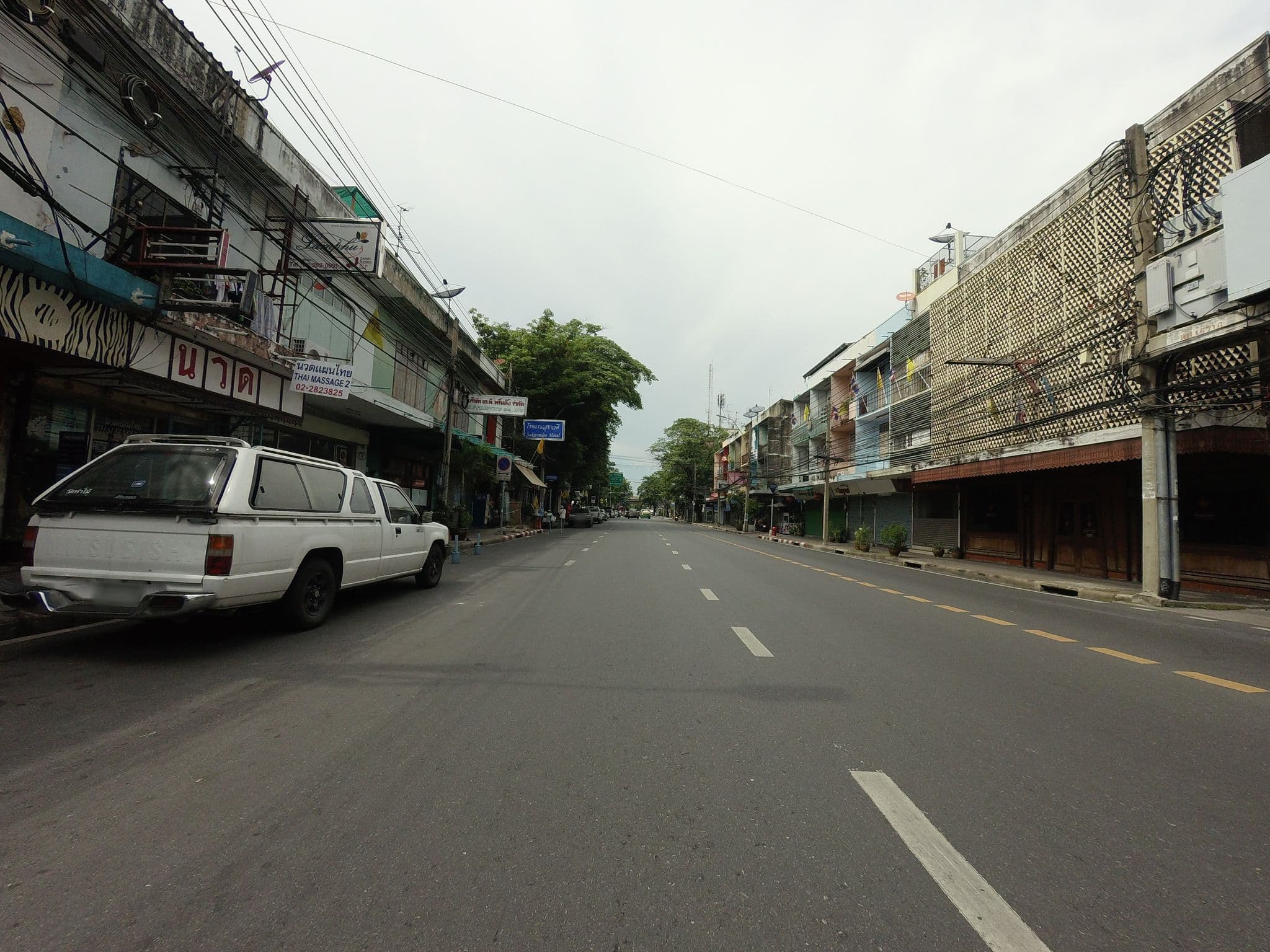 Street view near โรงแรมสุขาวดี (Sukavadee Hotel), Phra Nakhon — © mishari (CC BY-SA · Mapillary)