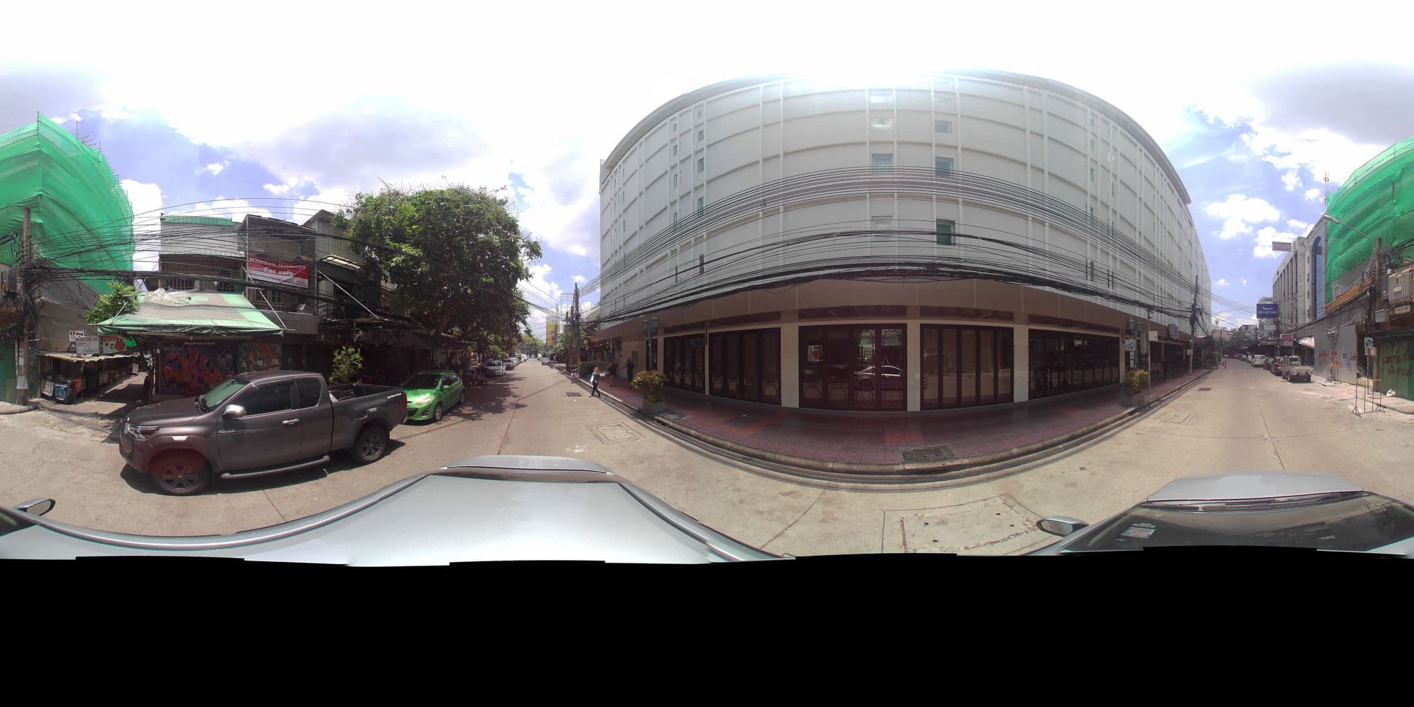 Street view near Chill In, Phra Nakhon — © P05466 (CC BY-SA · Mapillary)