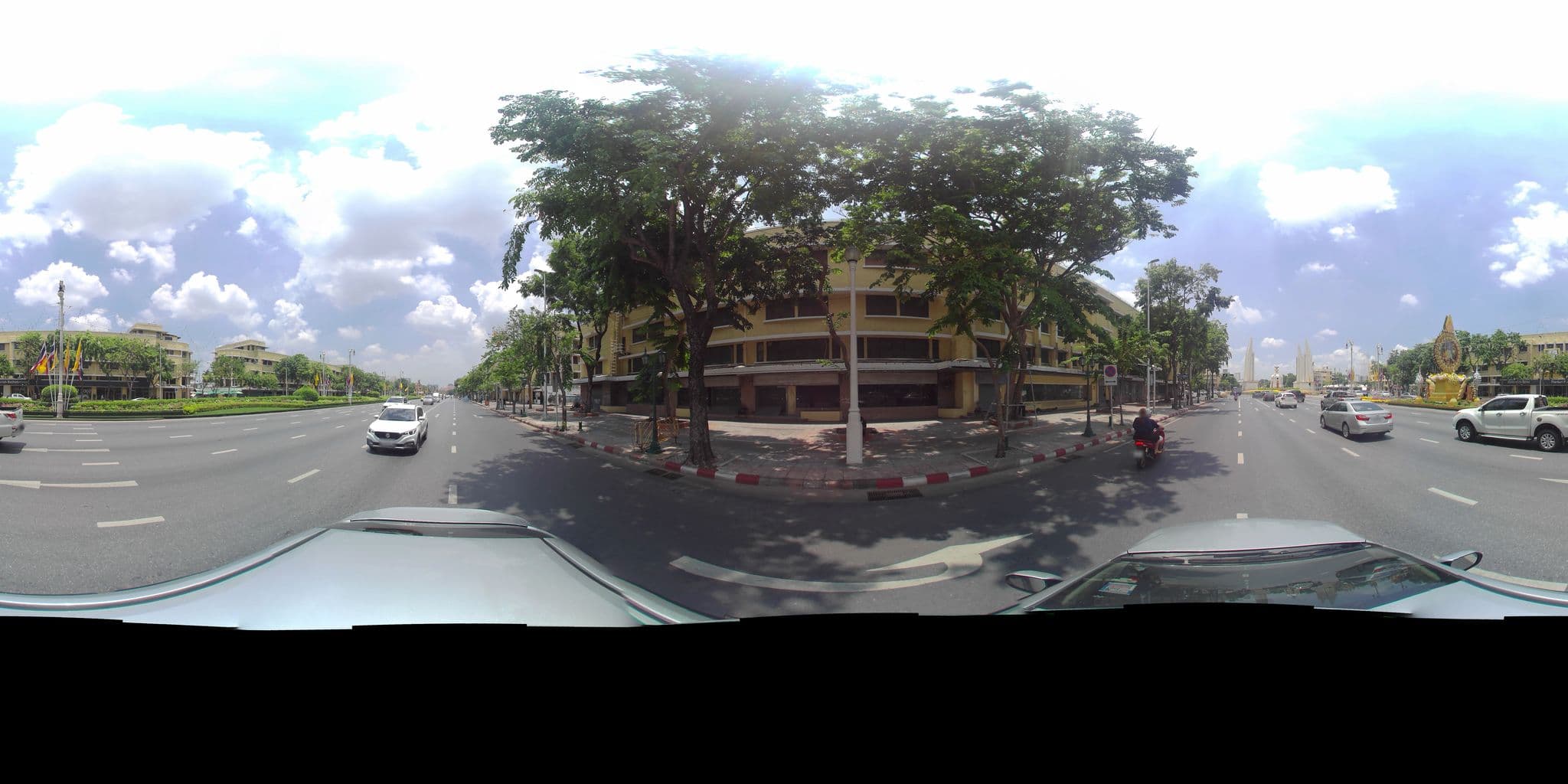 Street view near โรงแรมราชดำเนินเพลช, Bangkok — © P05466 (CC BY-SA · Mapillary)