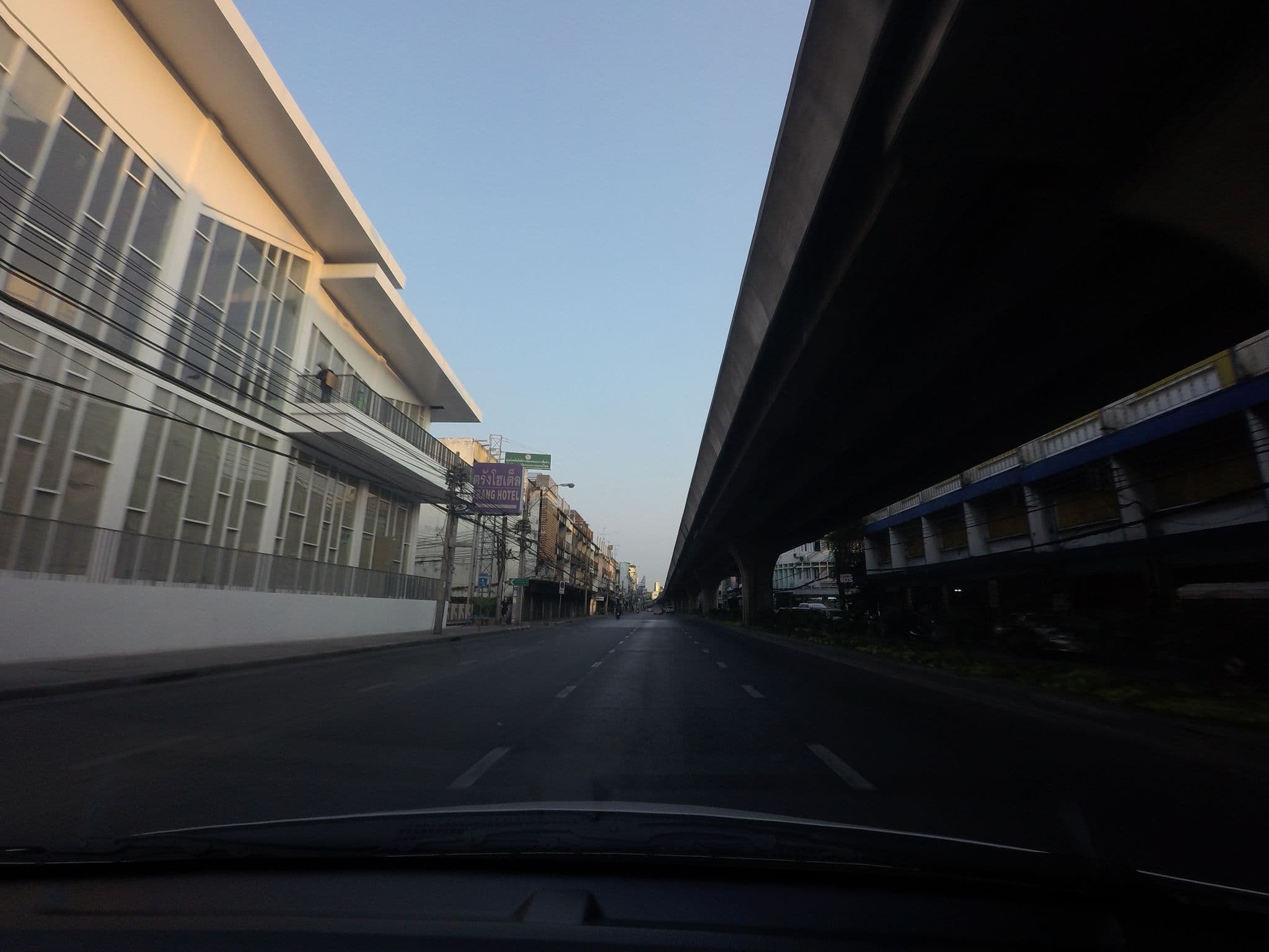 Street view near โรงแรมยูเนียน, Phra Nakhon — © mishari (CC BY-SA · Mapillary)