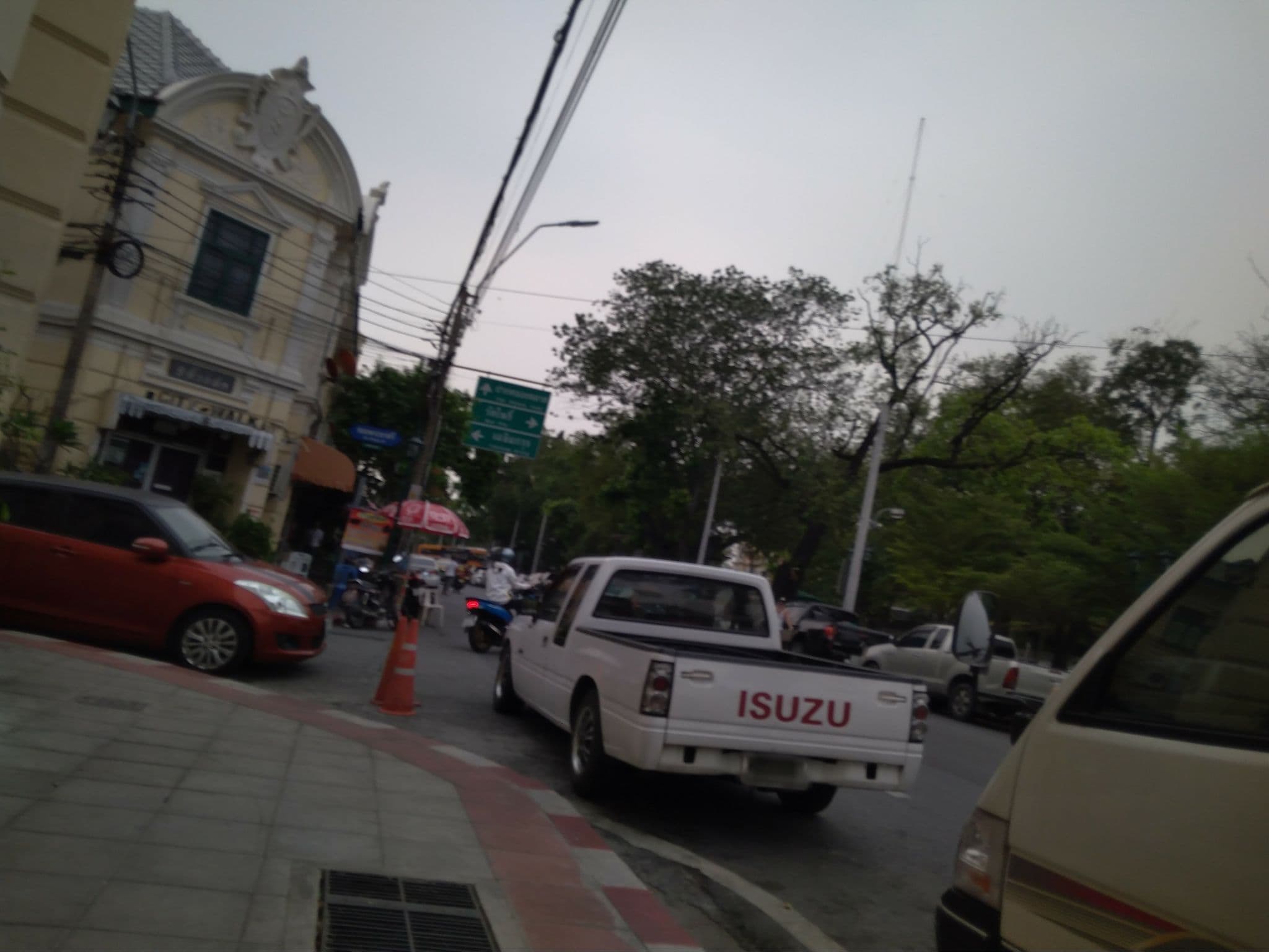 Street view near The Asadang Hotel, Bangkok — © mapfool (CC BY-SA · Mapillary)